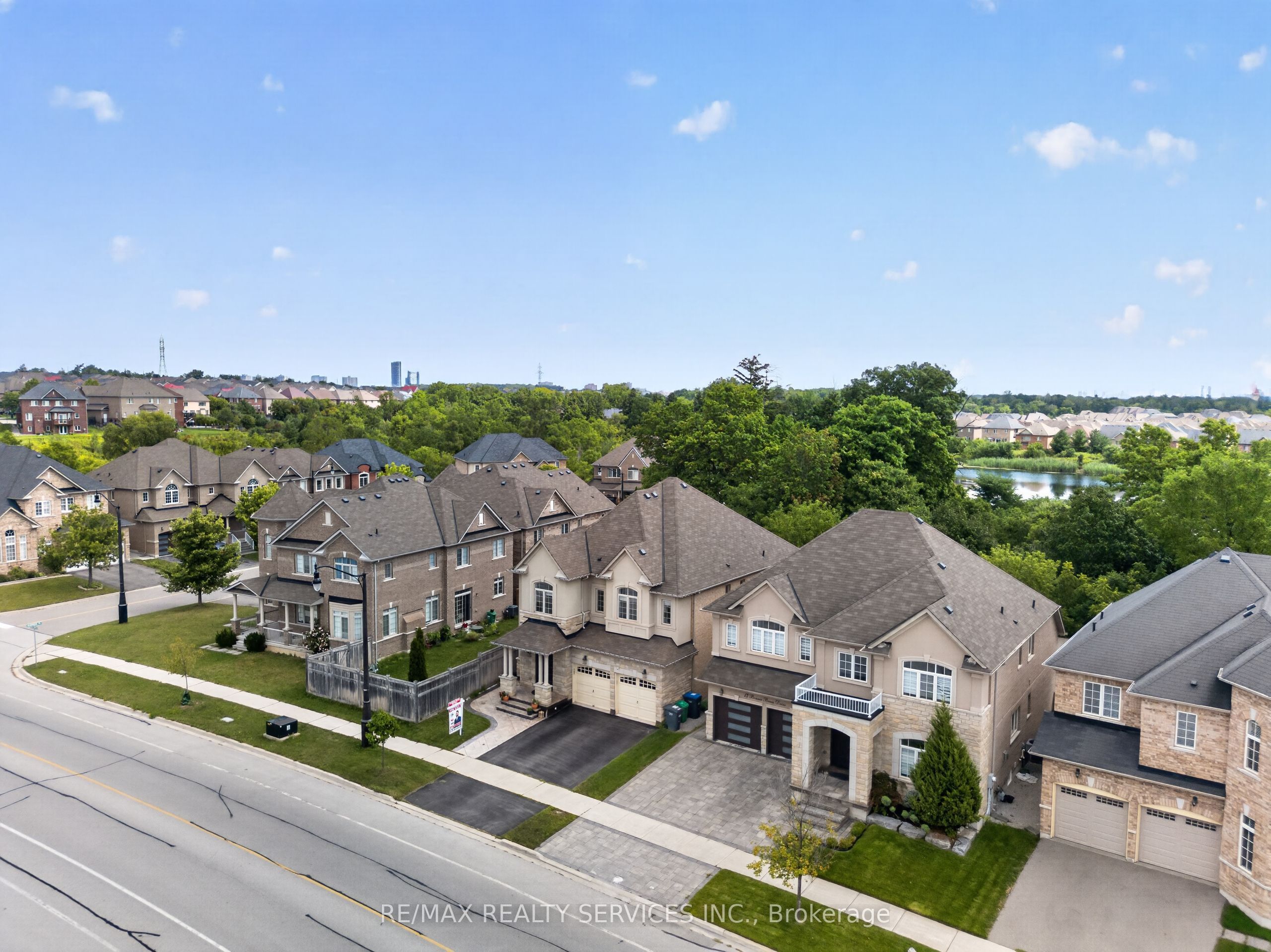 15 Bonnie Braes Drive, Brampton, ON L6Y 0X5 photo 3