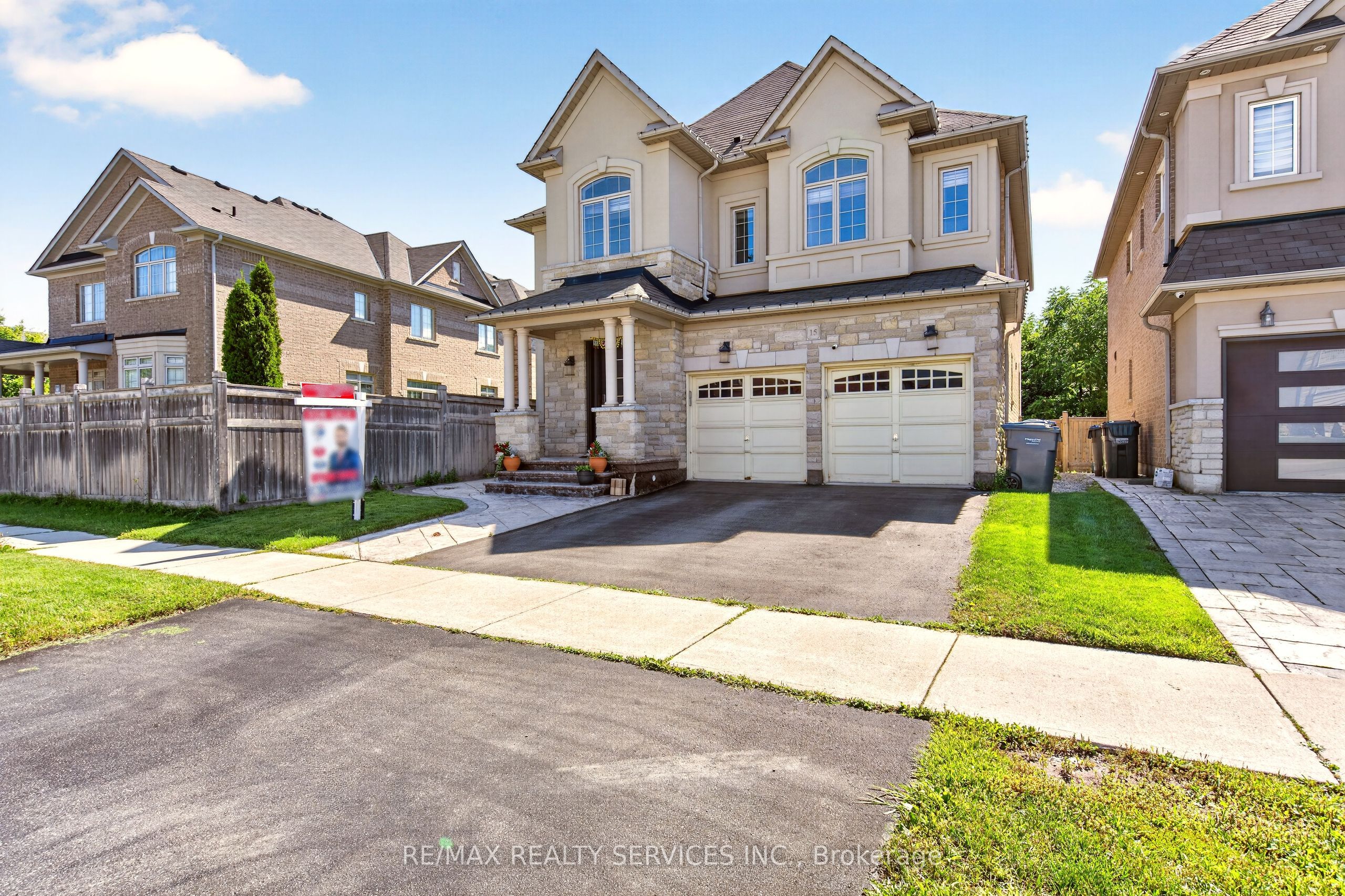 15 Bonnie Braes Drive, Brampton, ON L6Y 0X5 photo 4