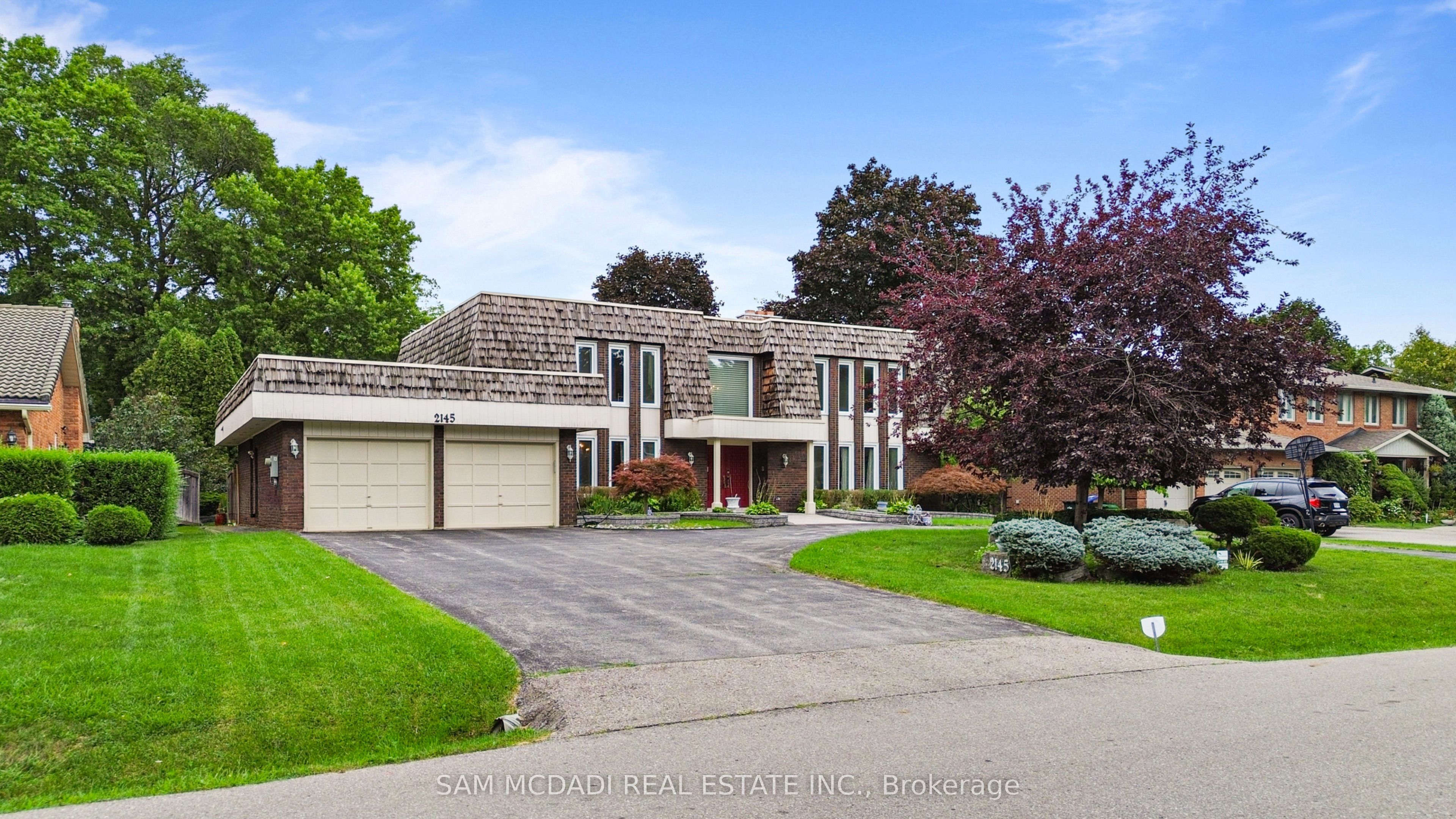 2145 Oneida Crescent, Mississauga, ON L5C 1V7 photo 2