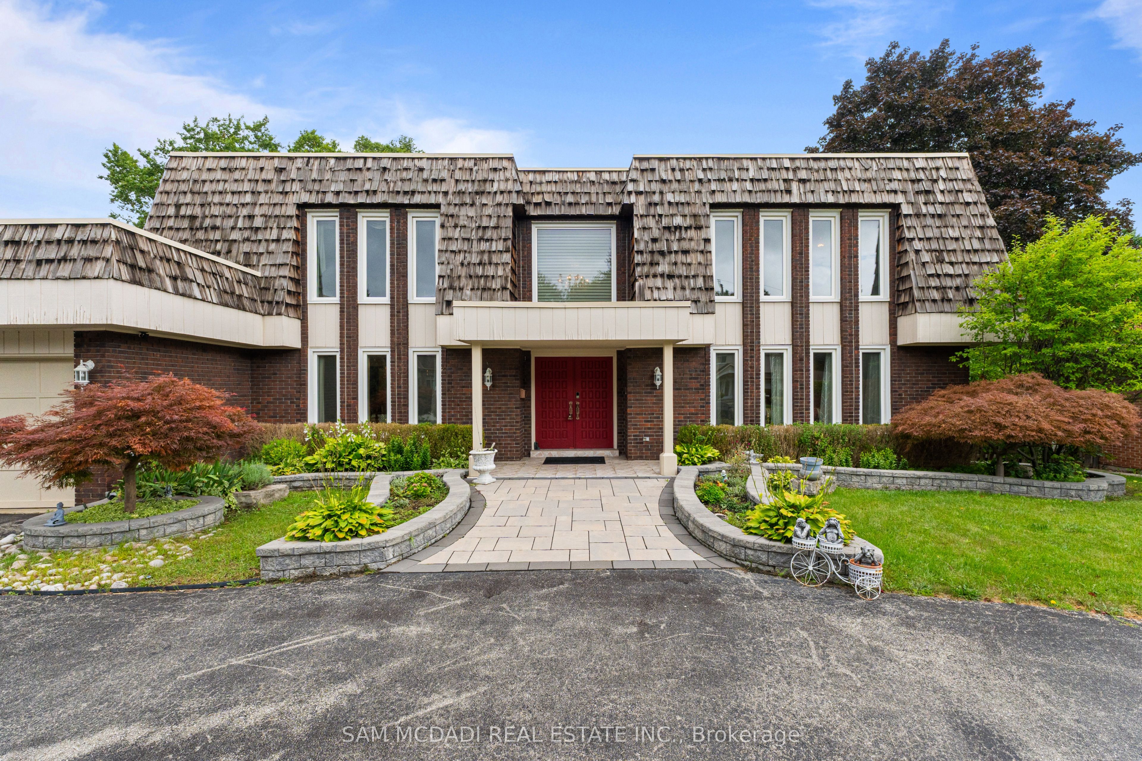 2145 Oneida Crescent, Mississauga, ON L5C 1V7 photo 3