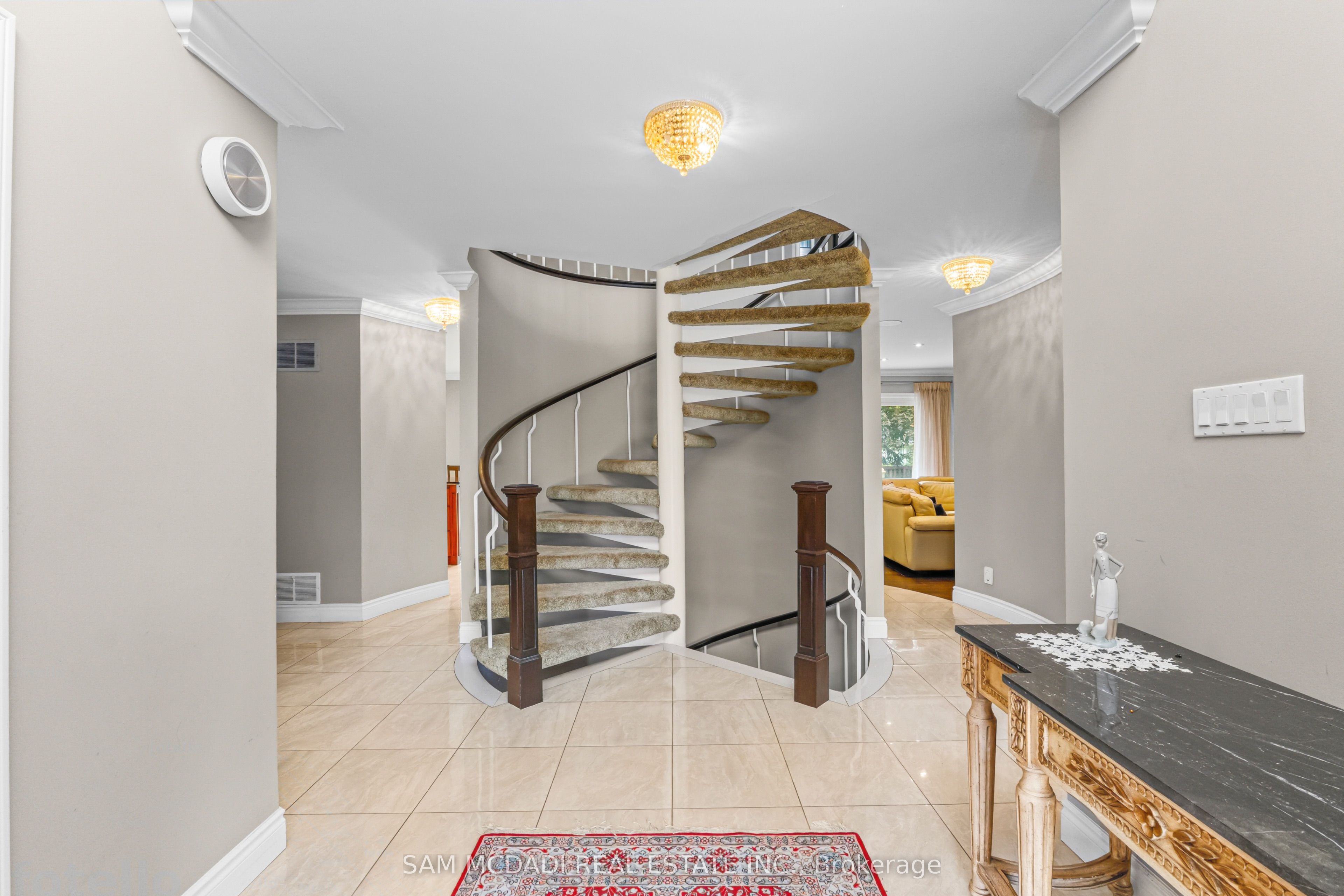 2145 Oneida Crescent, Mississauga, ON L5C 1V7 photo 4