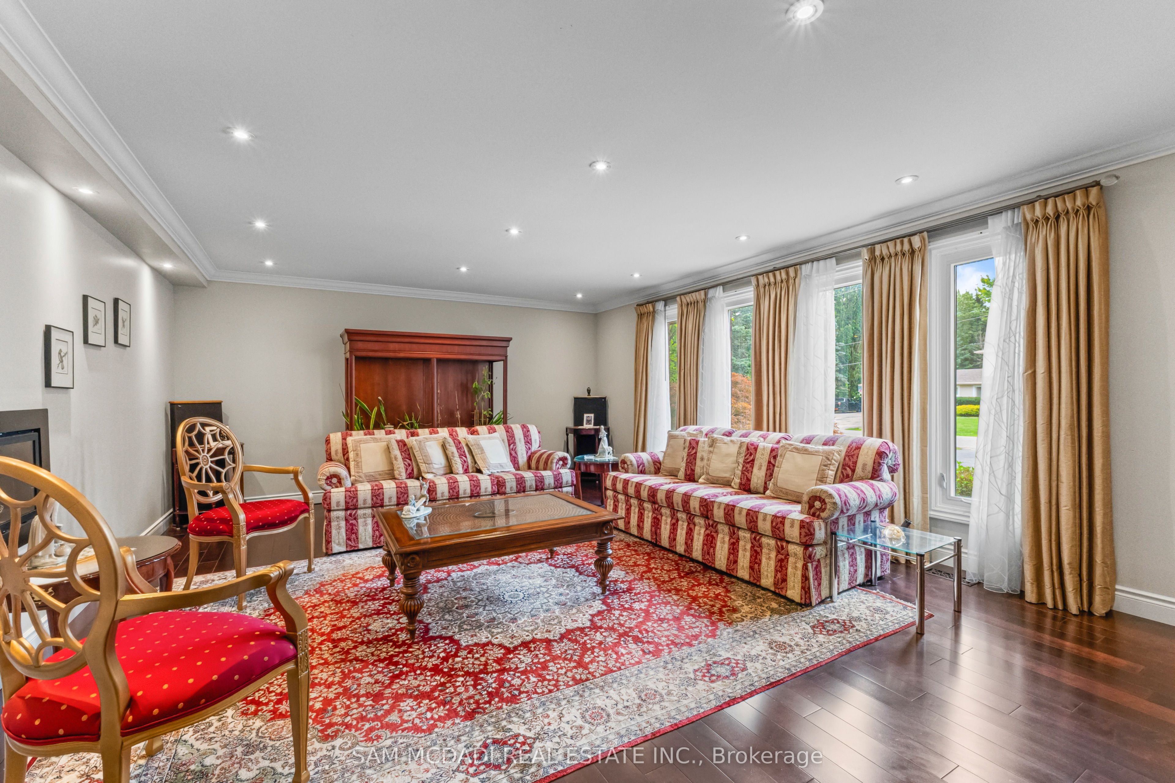 2145 Oneida Crescent, Mississauga, ON L5C 1V7 photo 5