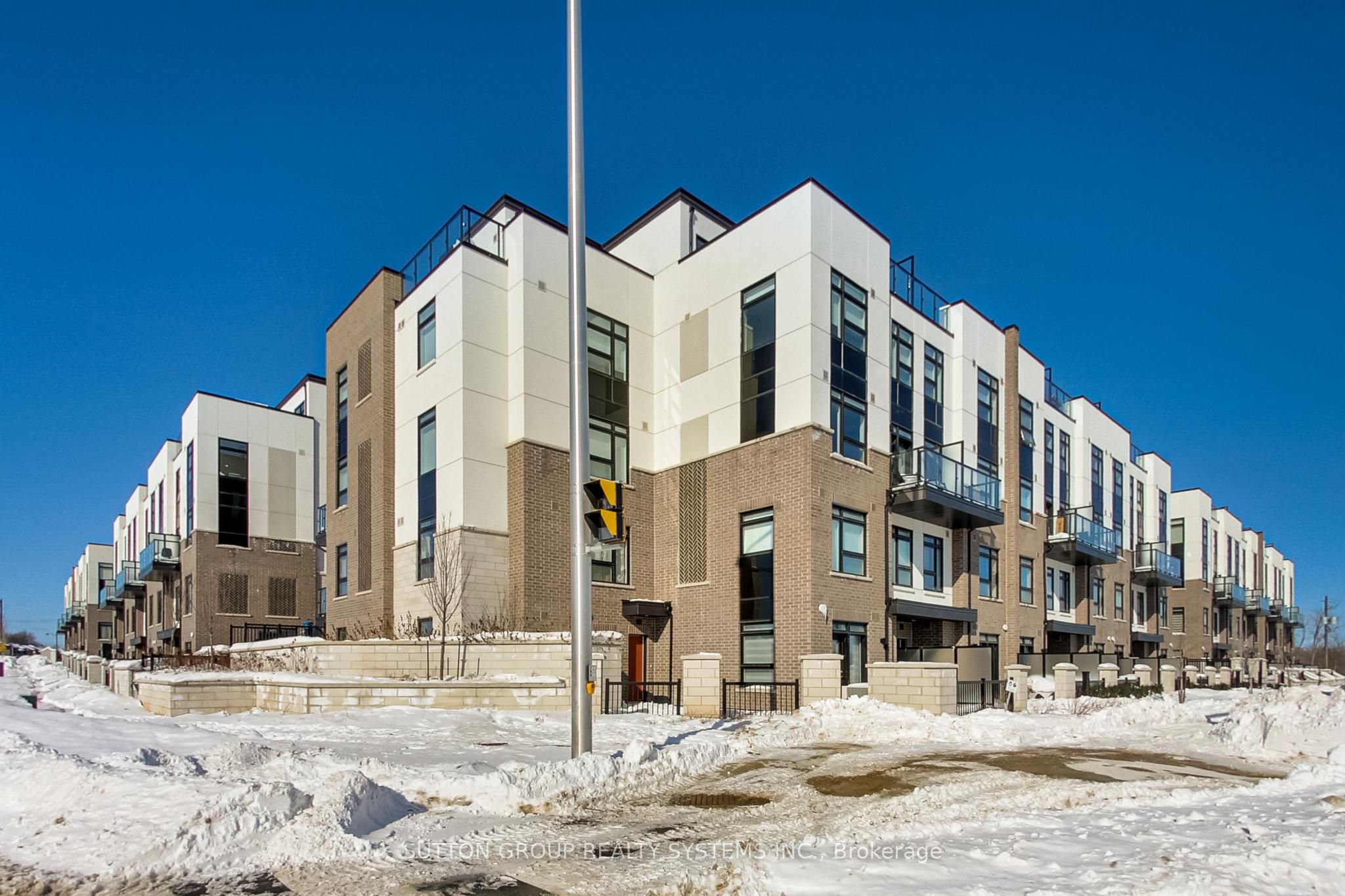 1585 Rose Way 125, Milton, ON L9E 0J2 photo 3