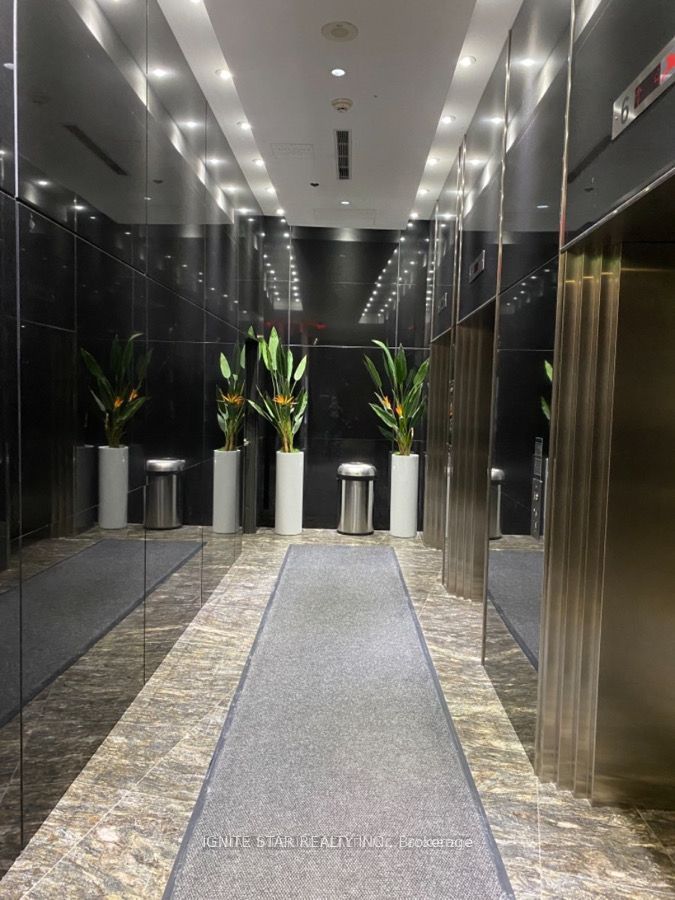 50 SW Absolute Avenue 3705, Mississauga, ON L4Z 0A8 photo 2