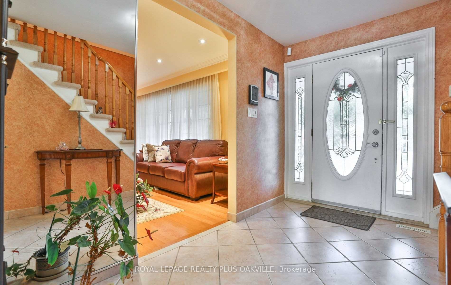 2100 Waycross Crescent, Mississauga, ON L5K 1H9 photo 4