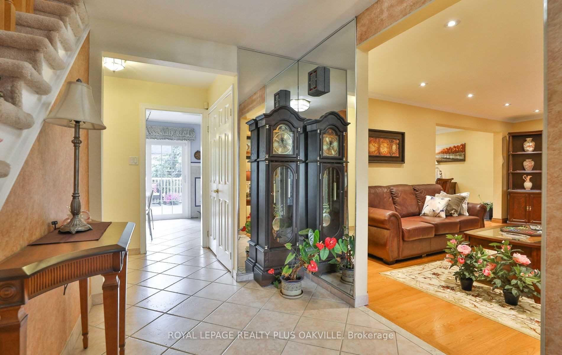 2100 Waycross Crescent, Mississauga, ON L5K 1H9 photo 5