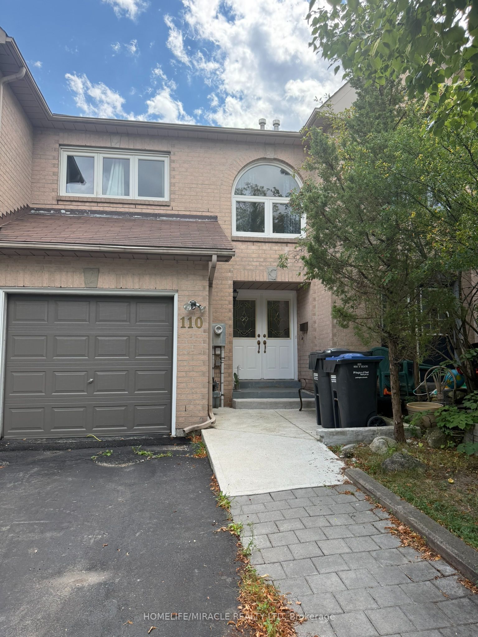 110 Richwood Crescent, Brampton, ON L6X 4K7 photo 2