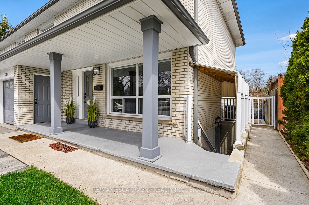 3726 Holden Crescent, Mississauga, ON L5A 2V8 photo 2