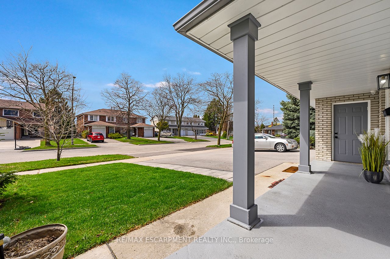 3726 Holden Crescent, Mississauga, ON L5A 2V8 photo 3