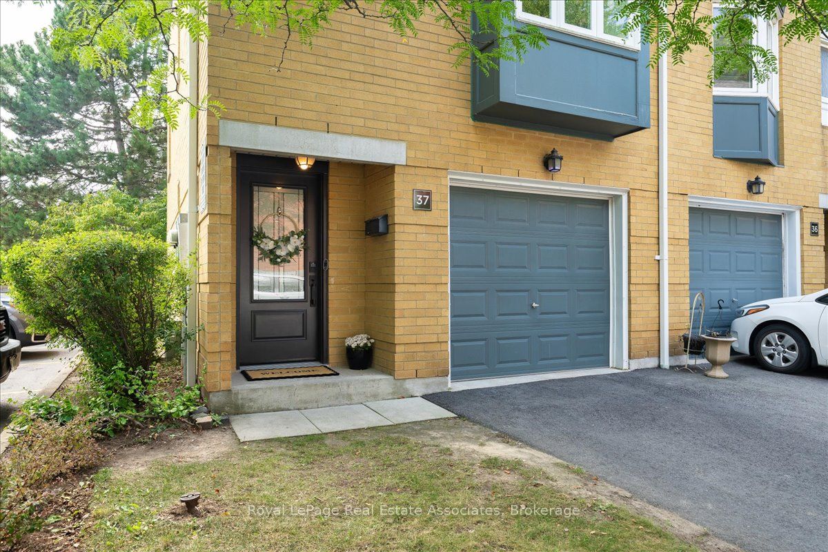 2300 Brays Lane 37, Oakville, ON L6M 3J9 photo 2