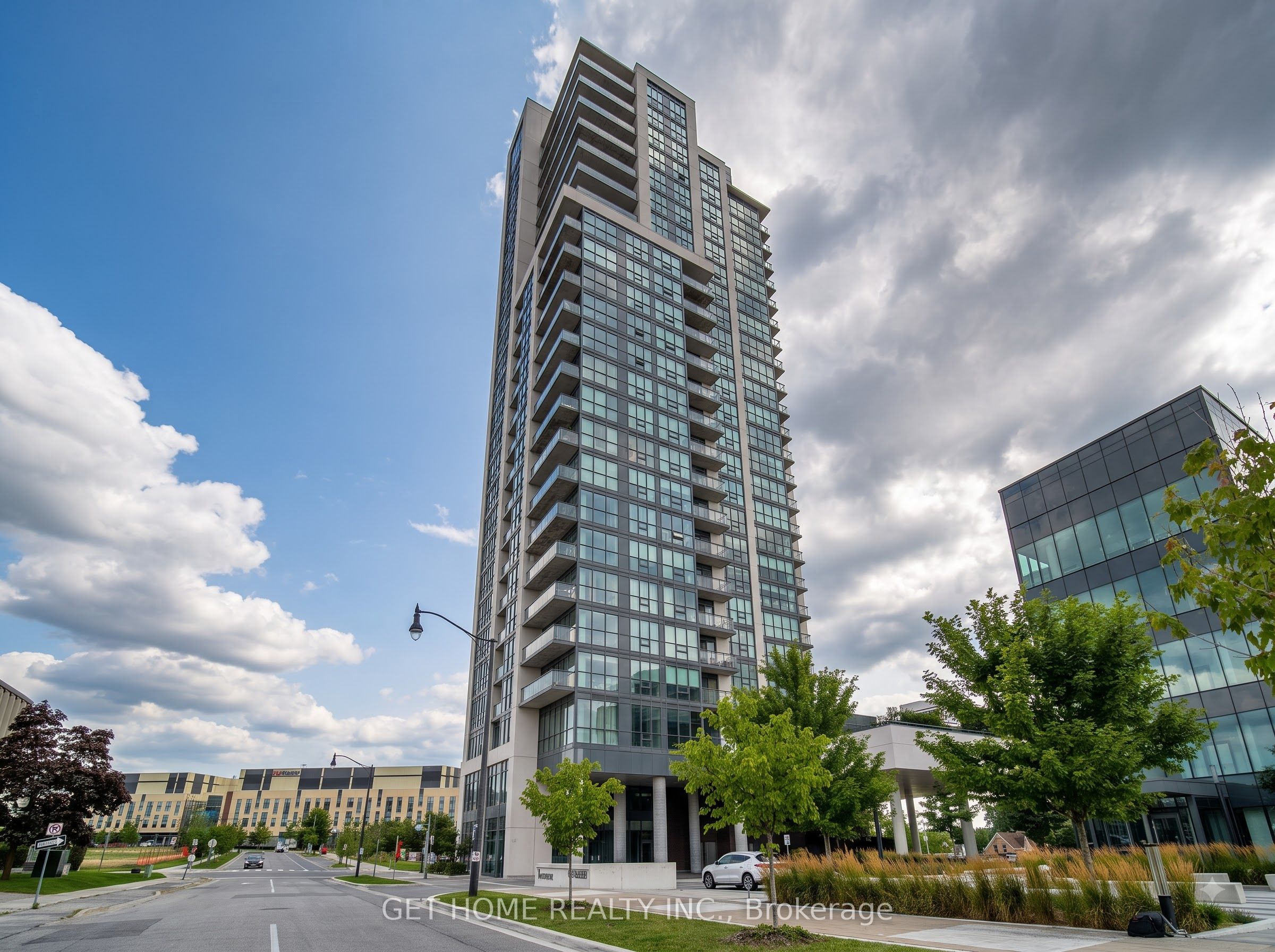 15 Lynch Street 2104, Brampton, ON L6W 2Z8