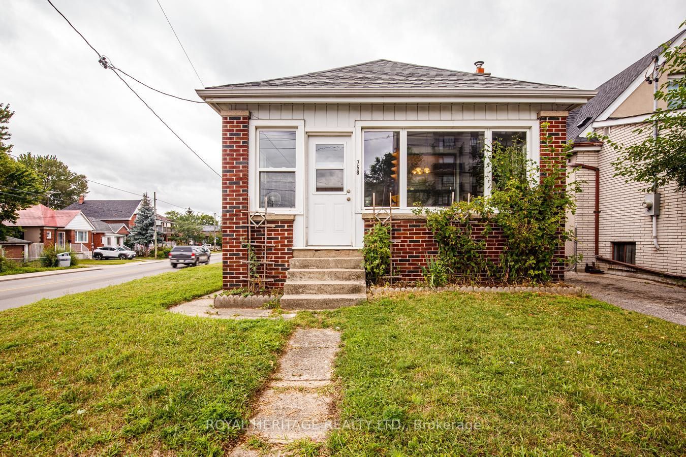 758 Jane Street, Toronto, ON M6N 4B9