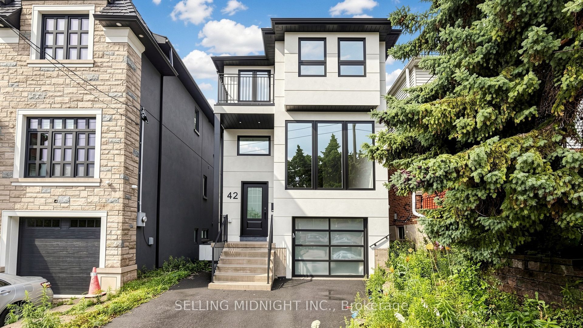 42 Guthrie Avenue, Toronto, ON M8Y 3L1