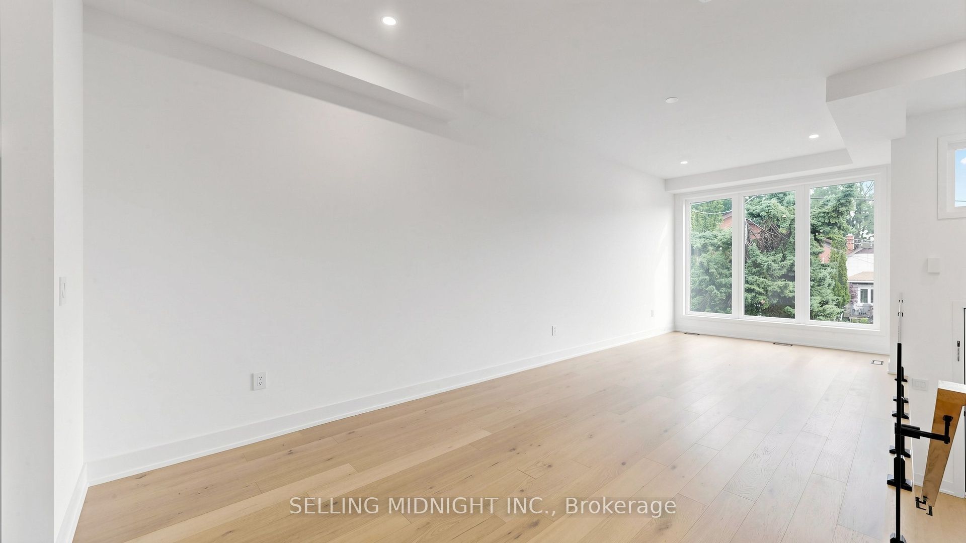42 Guthrie Avenue, Toronto, ON M8Y 3L1 photo 2