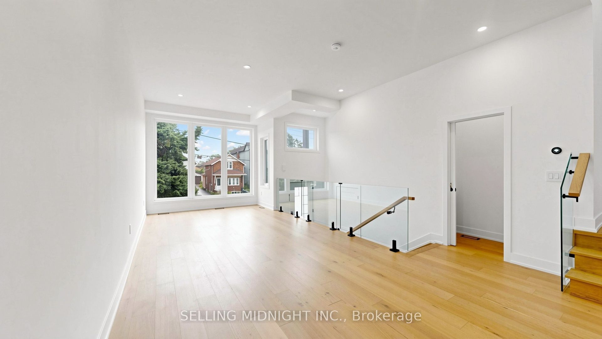 42 Guthrie Avenue, Toronto, ON M8Y 3L1 photo 4