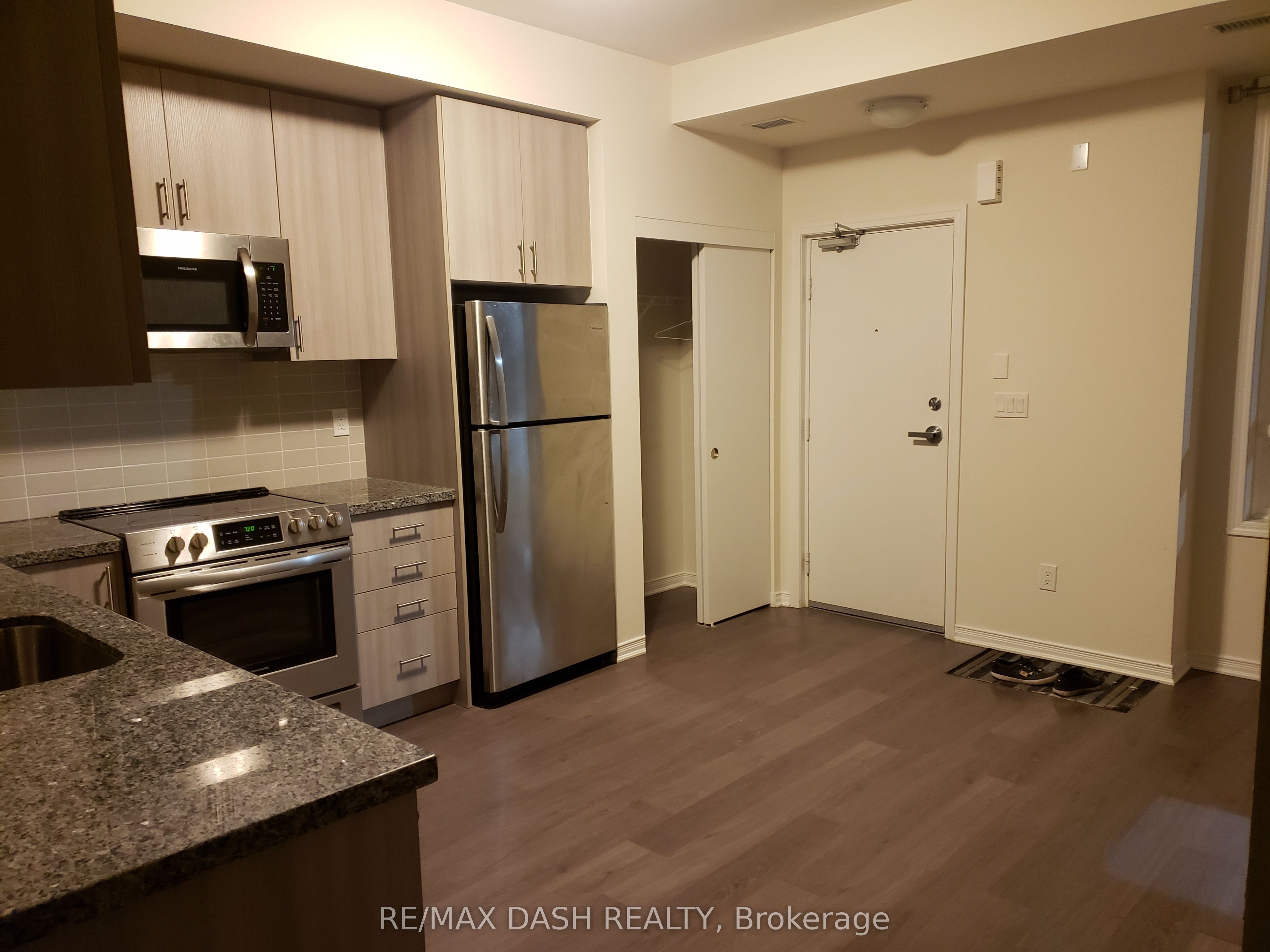 1100 Briar Hill Avenue 107, Toronto, ON M6B 0A9 photo 4