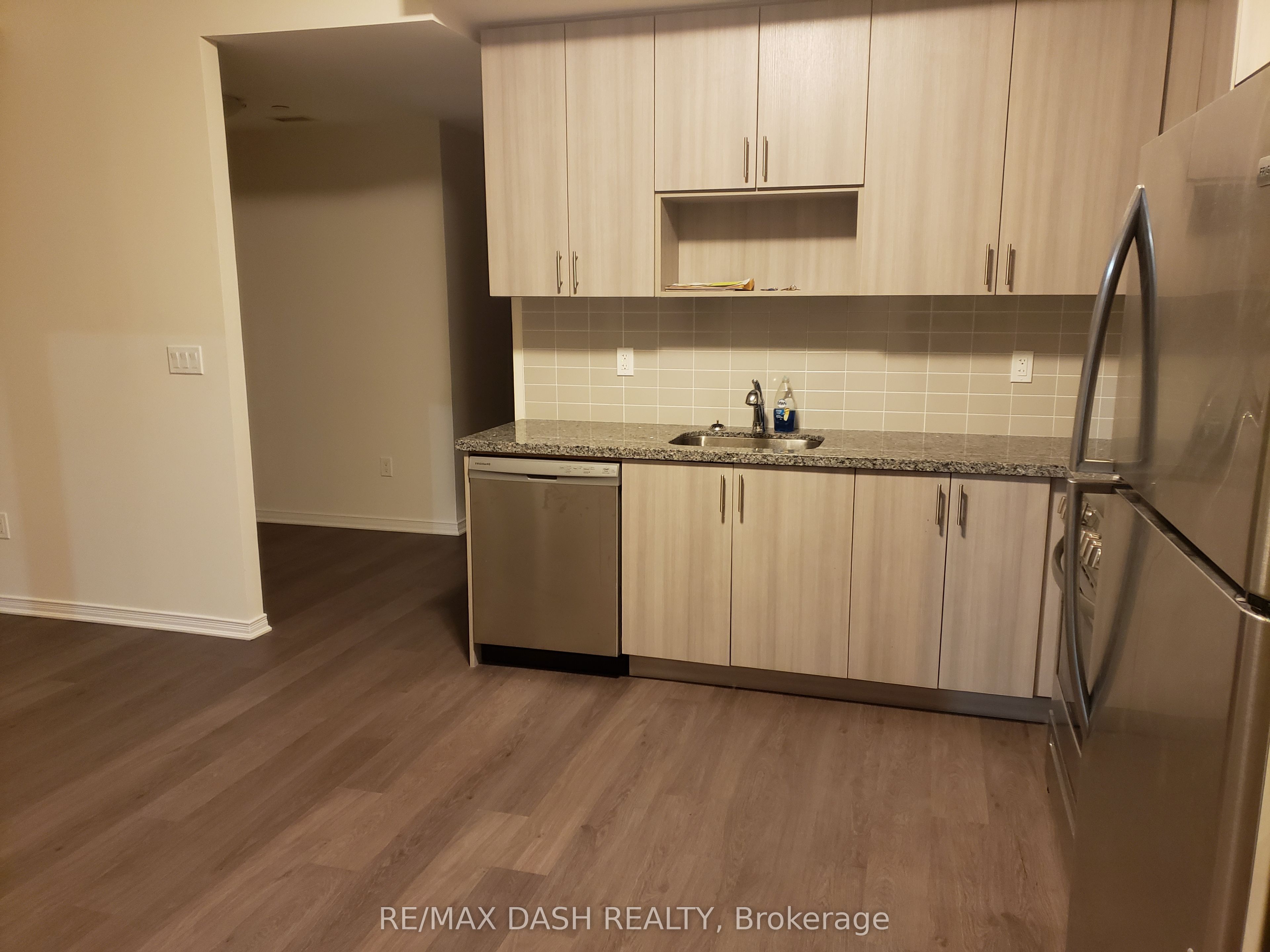 1100 Briar Hill Avenue 107, Toronto, ON M6B 0A9 photo 5
