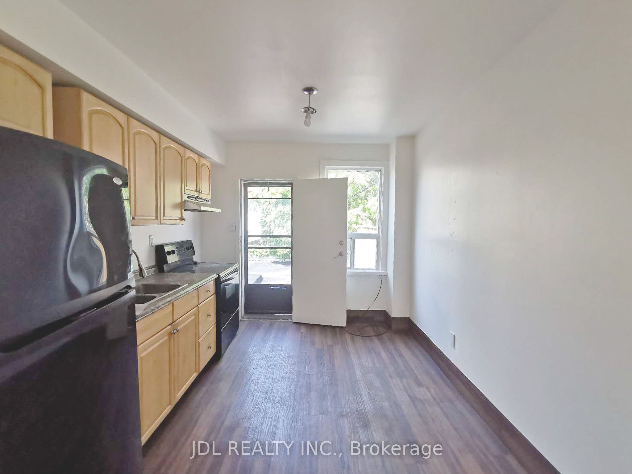 1298 Bloor Street W 2nd Floor, Toronto, ON M6H 1N9 photo 3