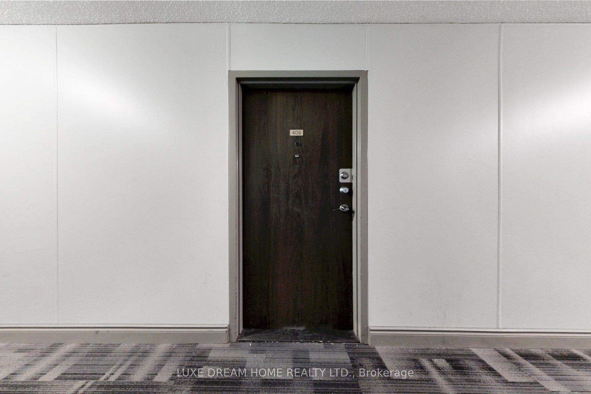370 Dixon Road 409, Toronto, ON M9R 1T2 photo 3