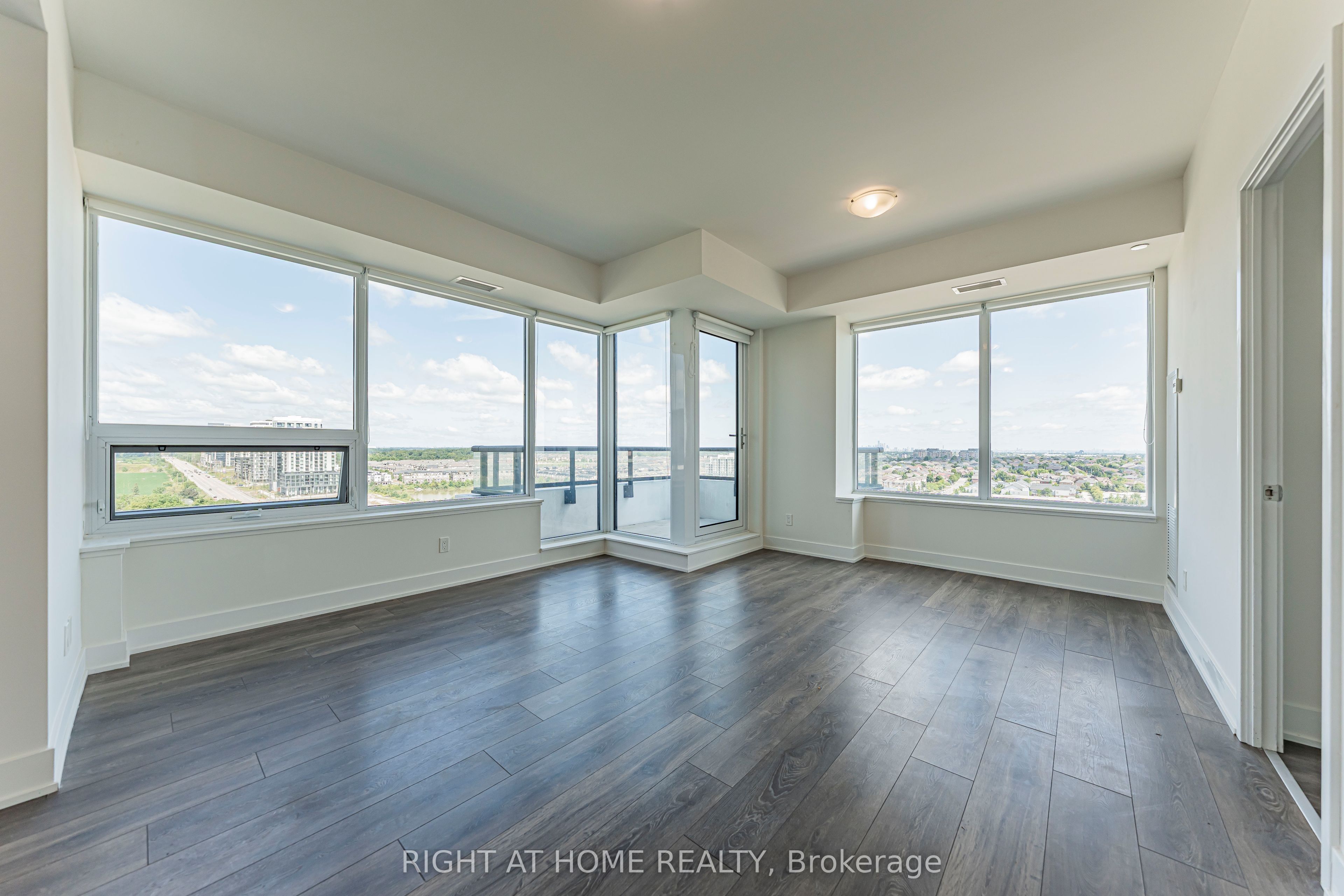 297 Oak Walk Drive 1208, Oakville, ON L6H 3R6