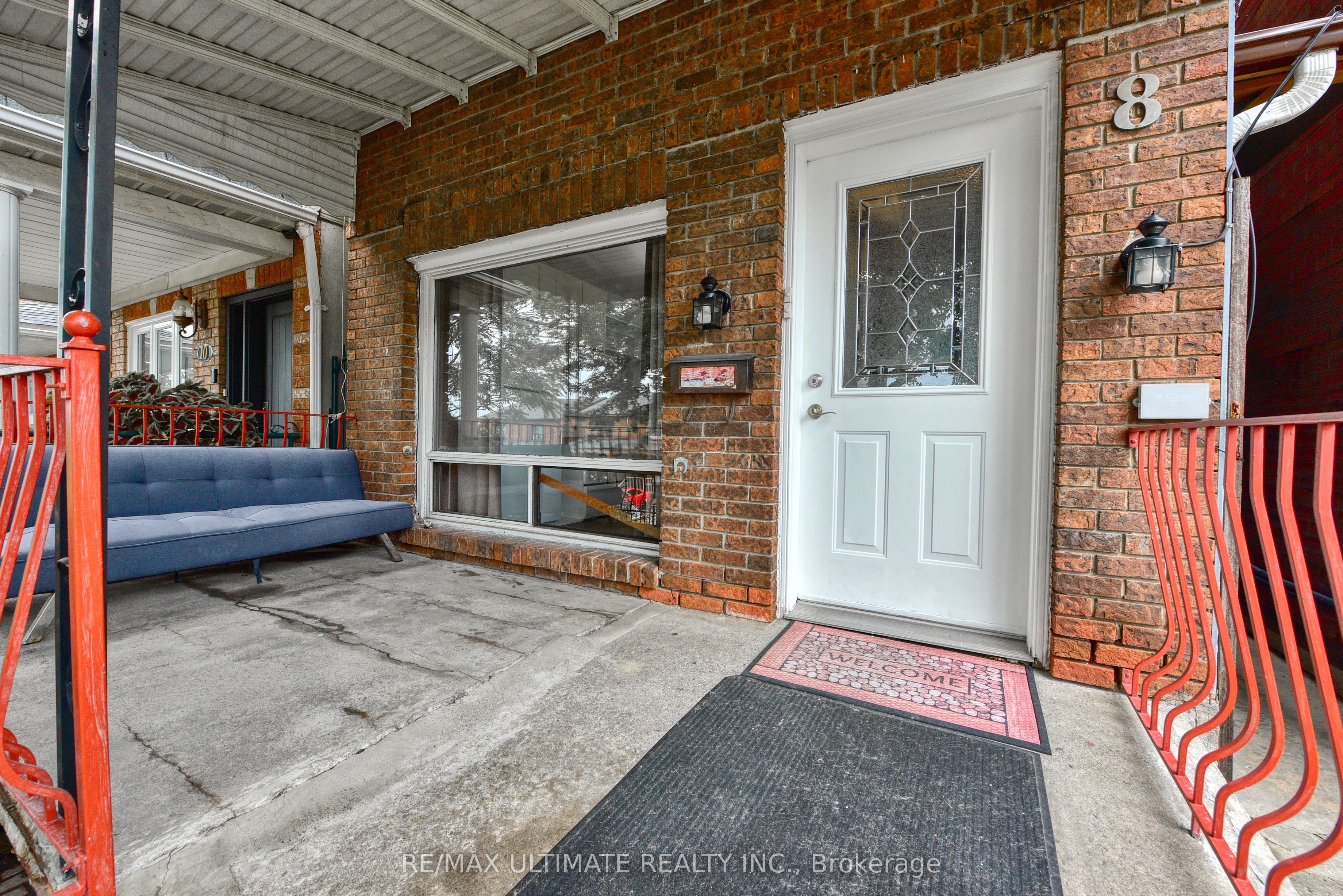 8 Corby Avenue, Toronto, ON M6E 1V1 photo 2