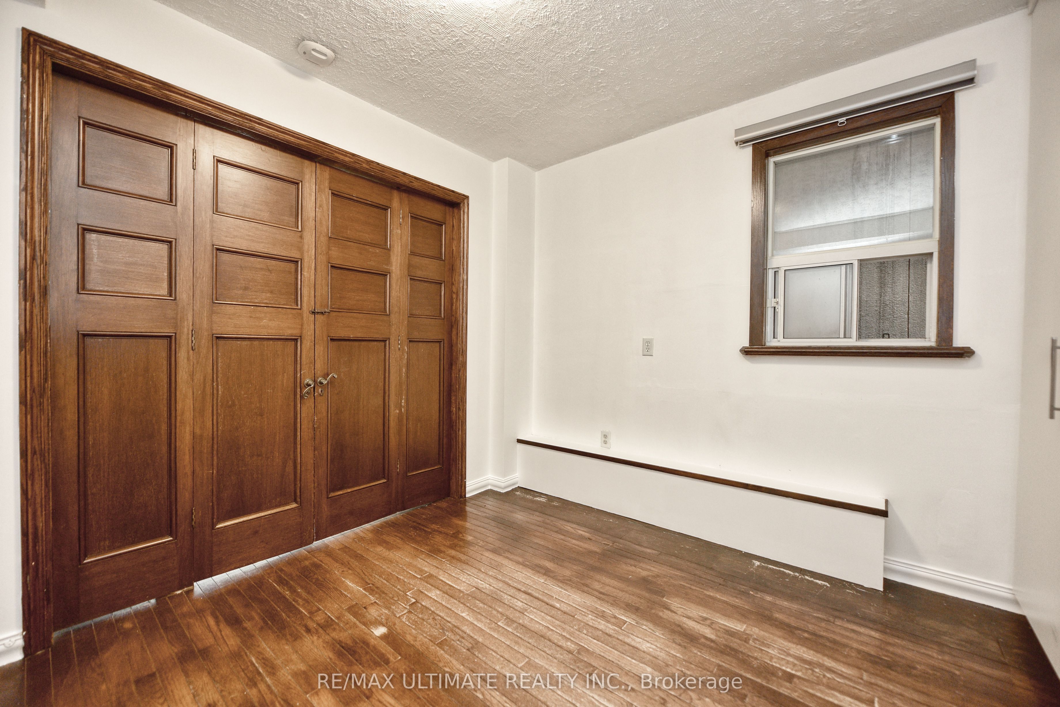 8 Corby Avenue, Toronto, ON M6E 1V1 photo 3