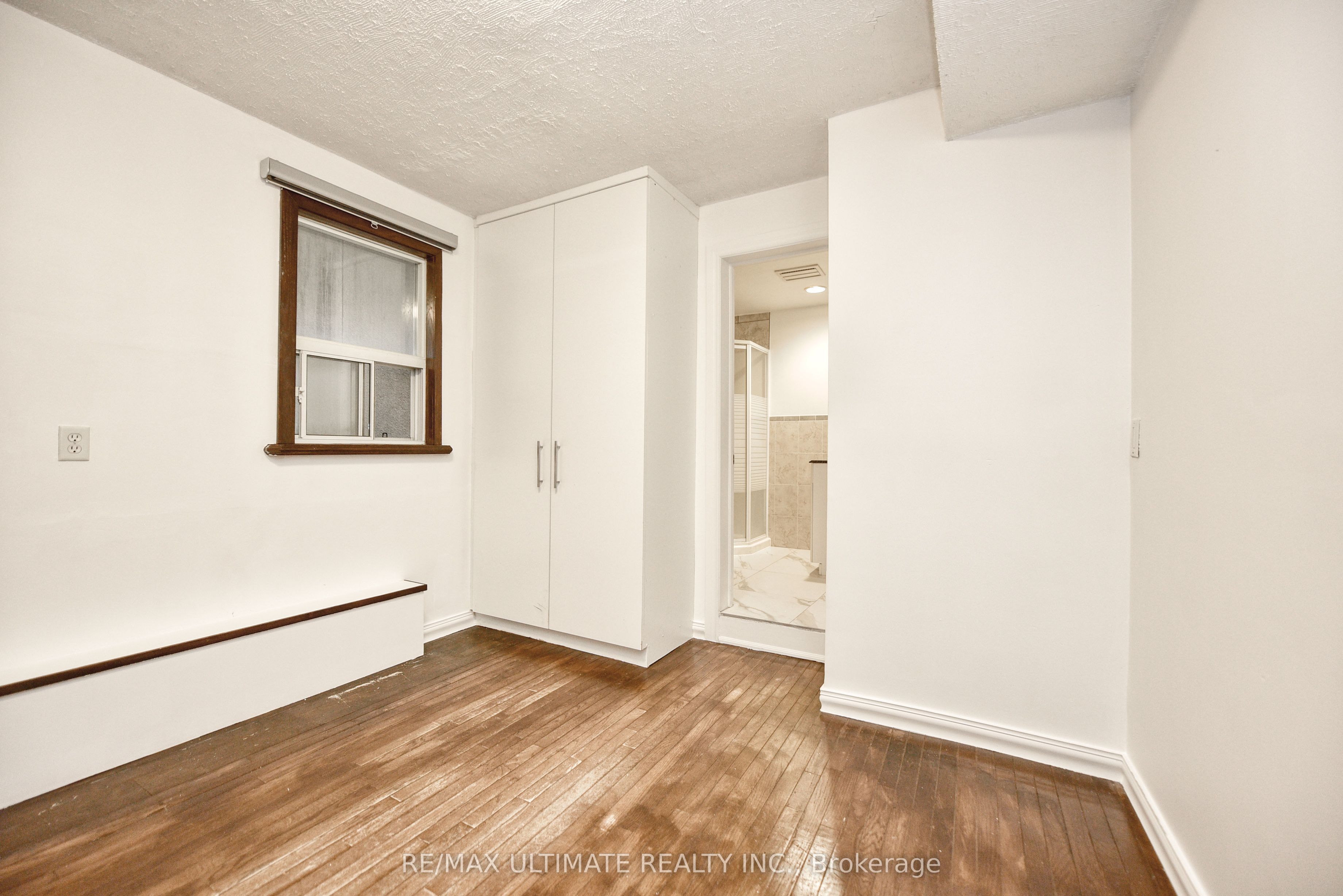 8 Corby Avenue, Toronto, ON M6E 1V1 photo 4