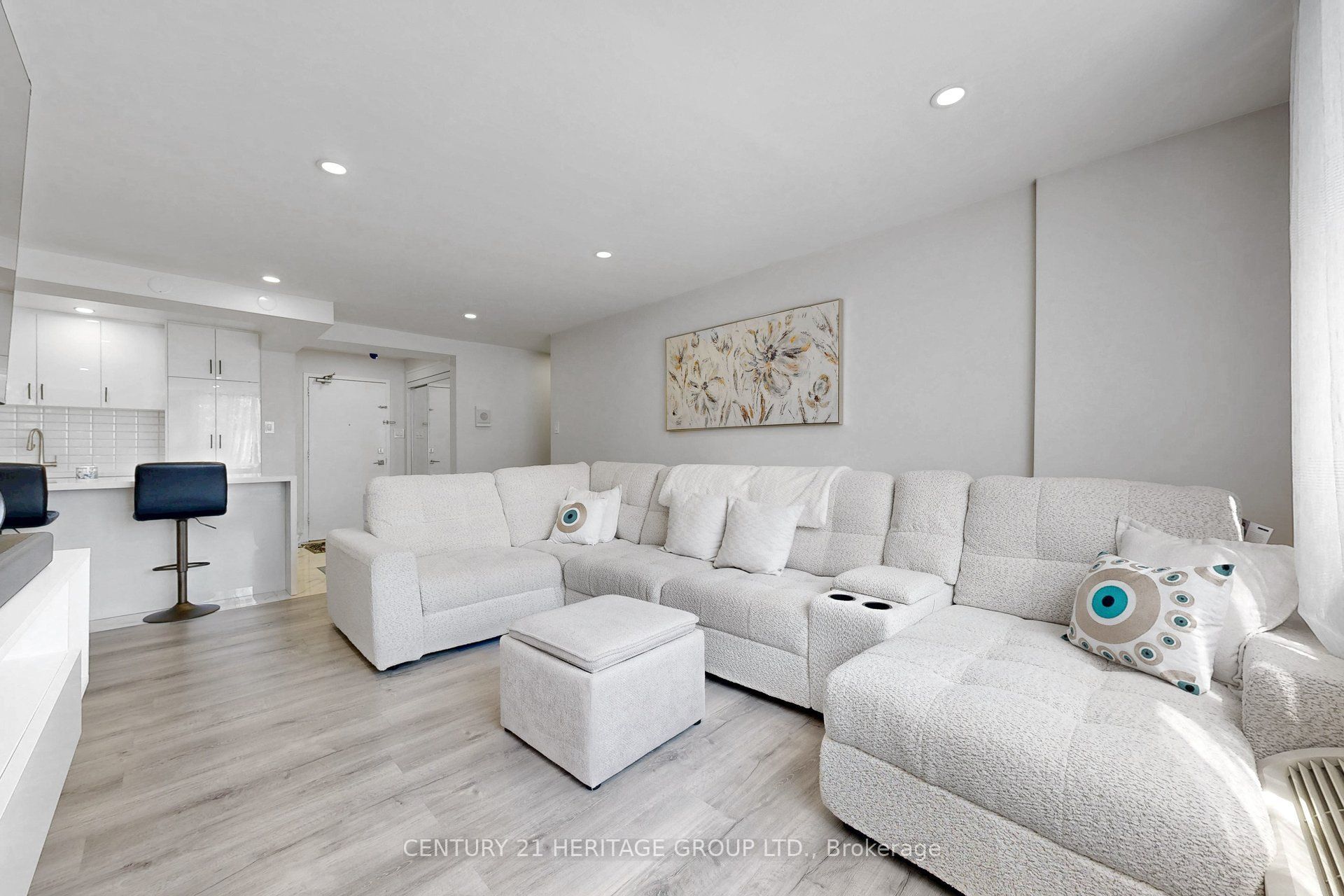 2835 Islington Avenue 206, Toronto, ON M9L 2K2 photo 3