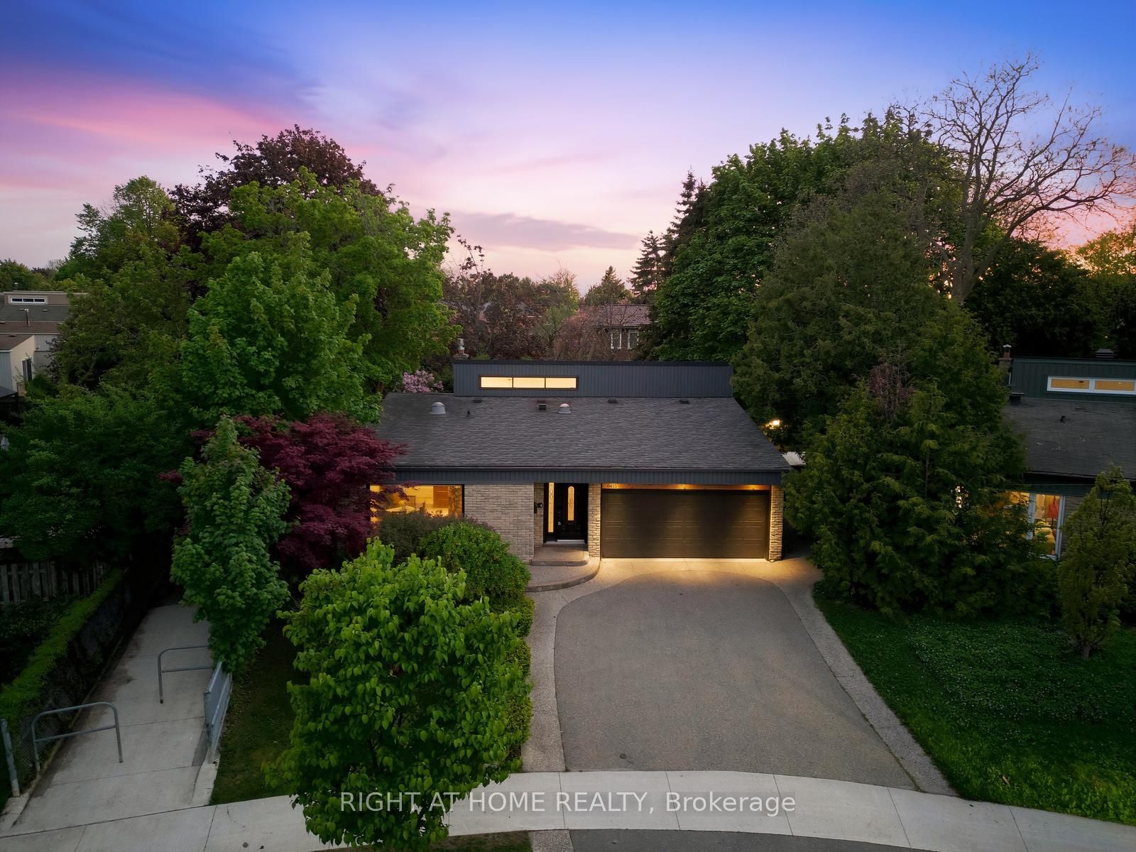 6415 Dunray Court, Mississauga, ON L5N 1E7