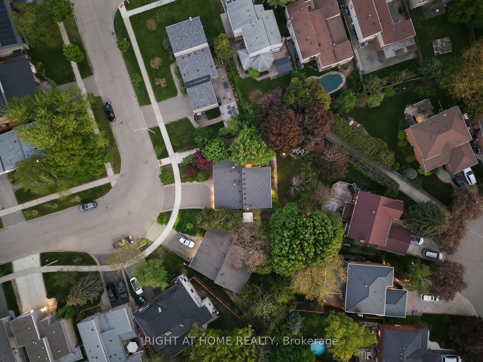 6415 Dunray Court, Mississauga, ON L5N 1E7 photo 5