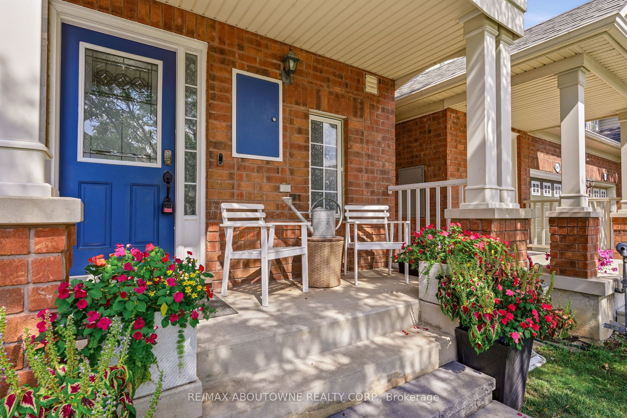 2469 Springforest Drive, Oakville, ON L6M 0A2 photo 2