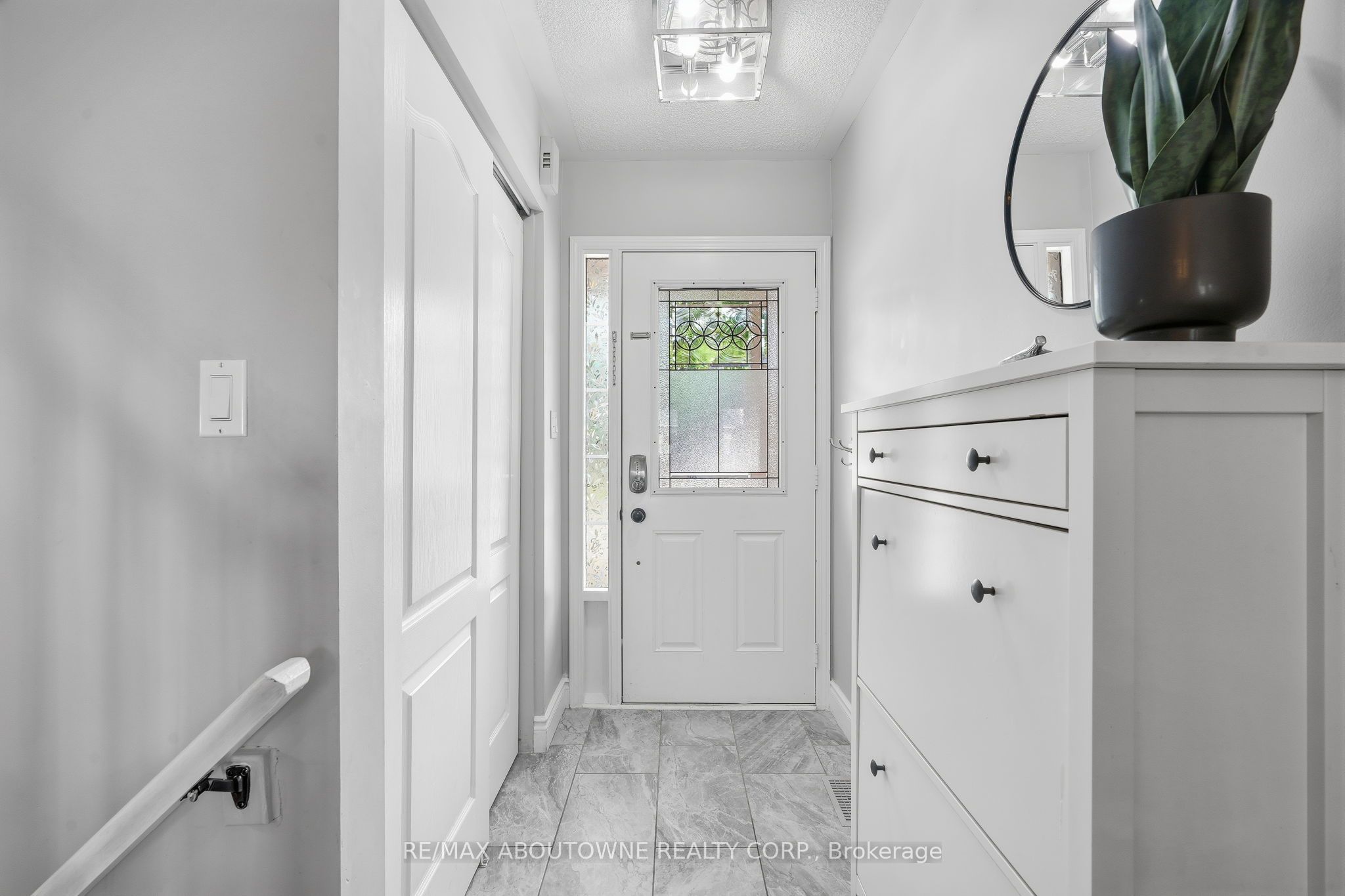 2469 Springforest Drive, Oakville, ON L6M 0A2 photo 3