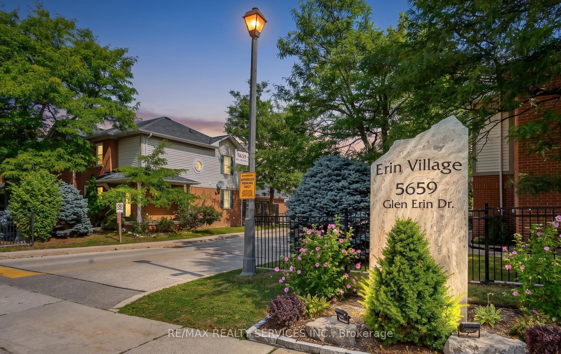 5659 Glen Erin Drive 40, Mississauga, ON L5M 5P2