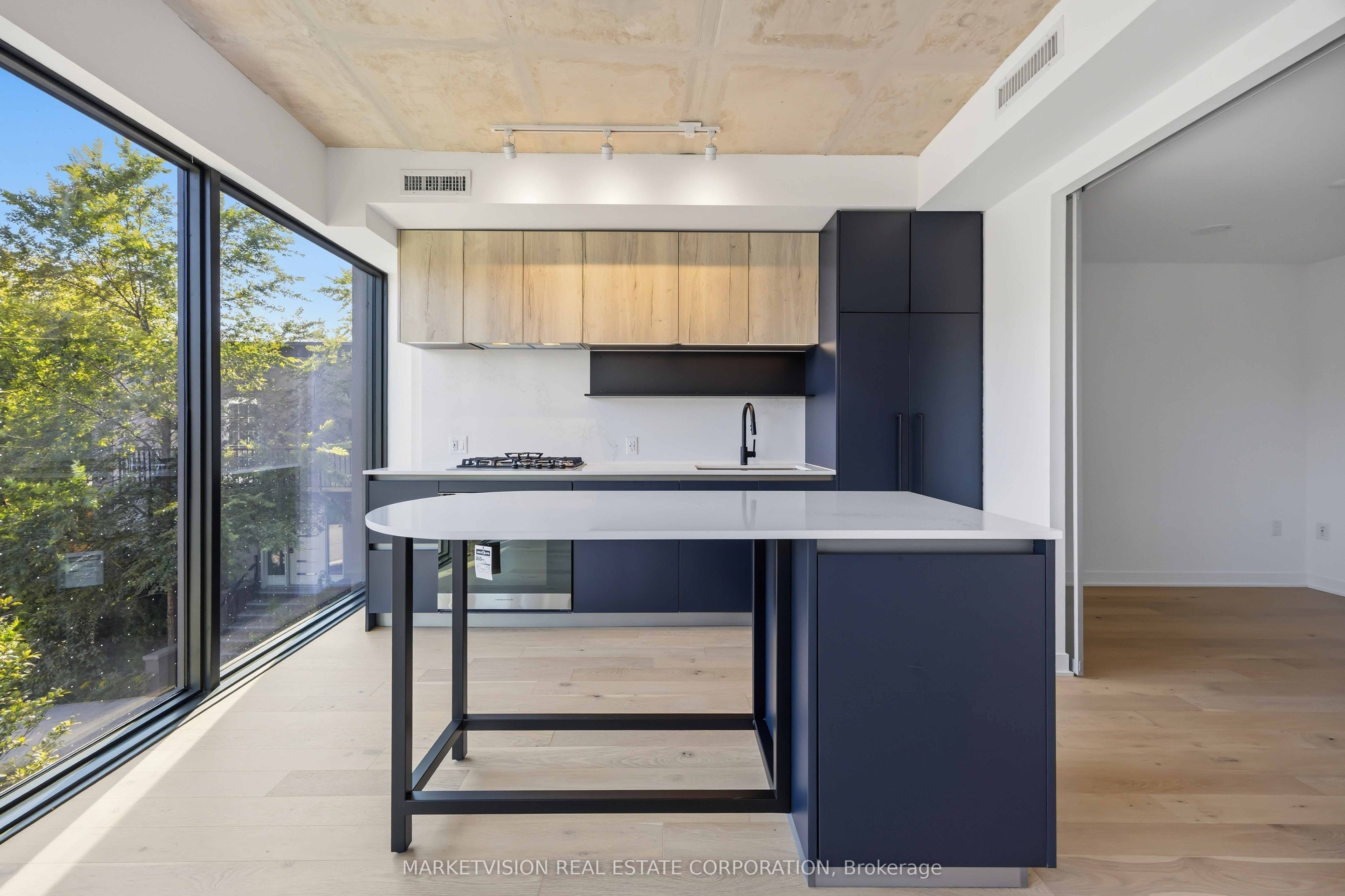 2625 Dundas Street W 204, Toronto, ON M6P 0C5