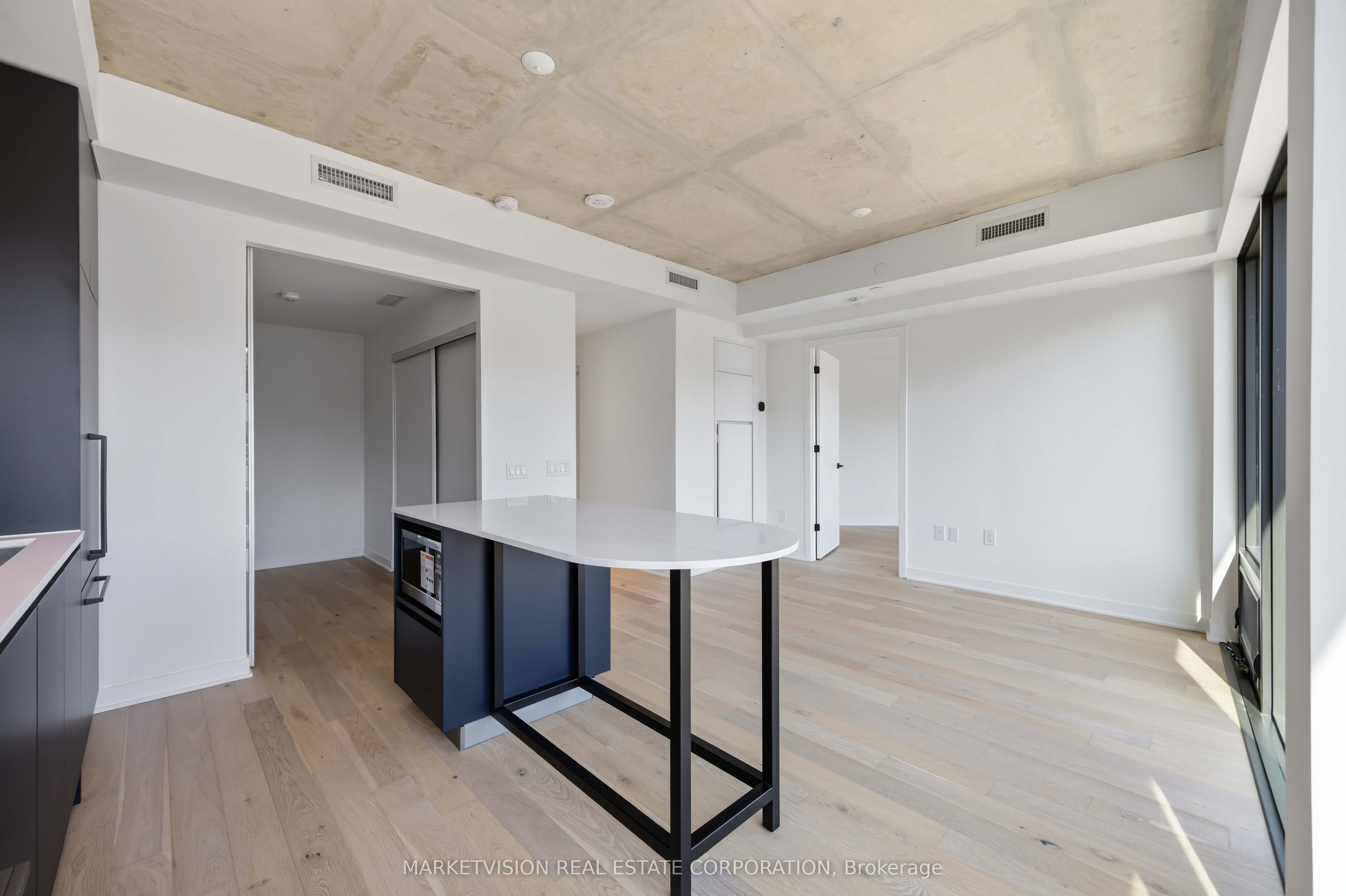 2625 Dundas Street W 204, Toronto, ON M6P 0C5 photo 3