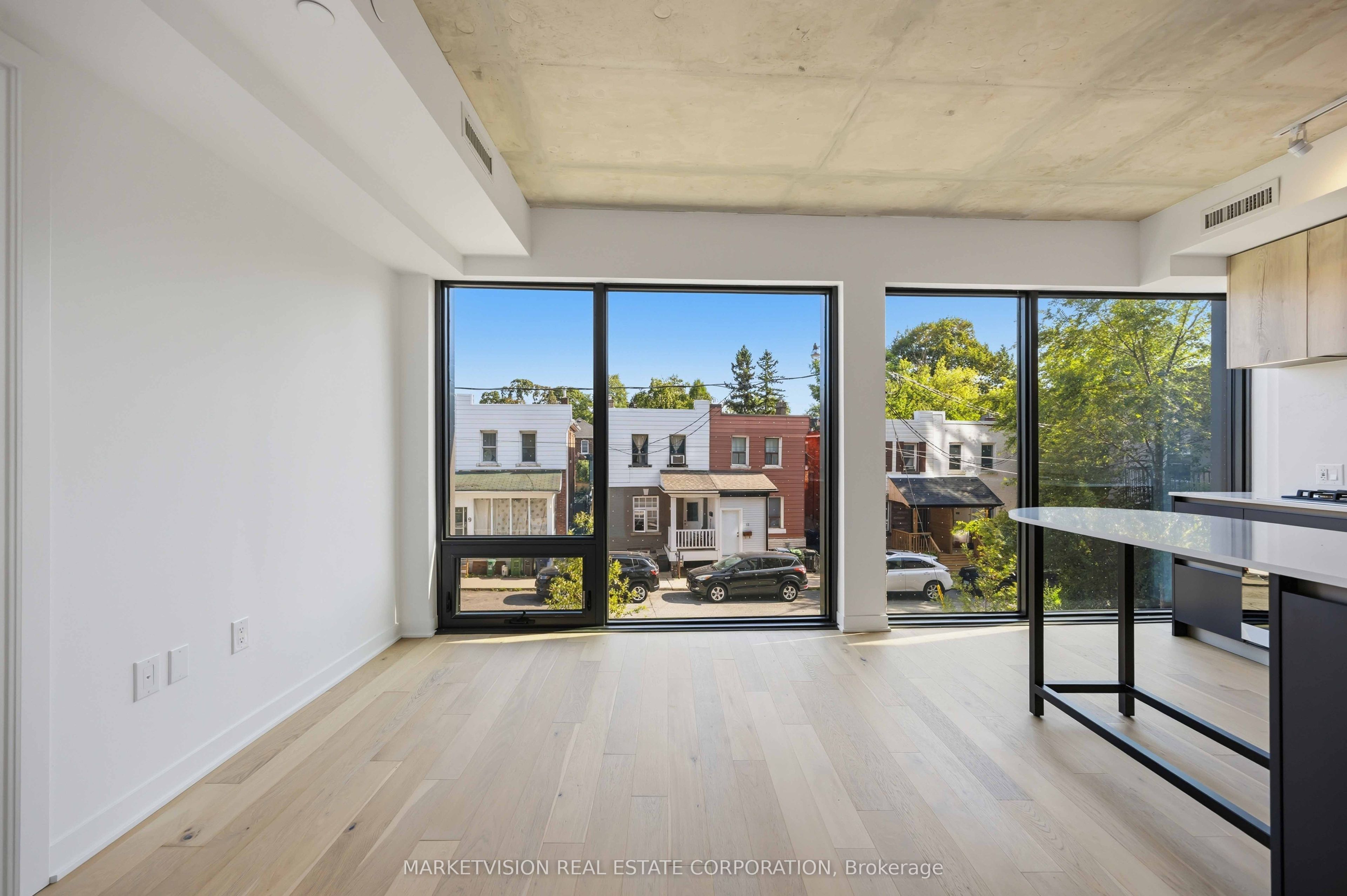 2625 Dundas Street W 204, Toronto, ON M6P 0C5 photo 4