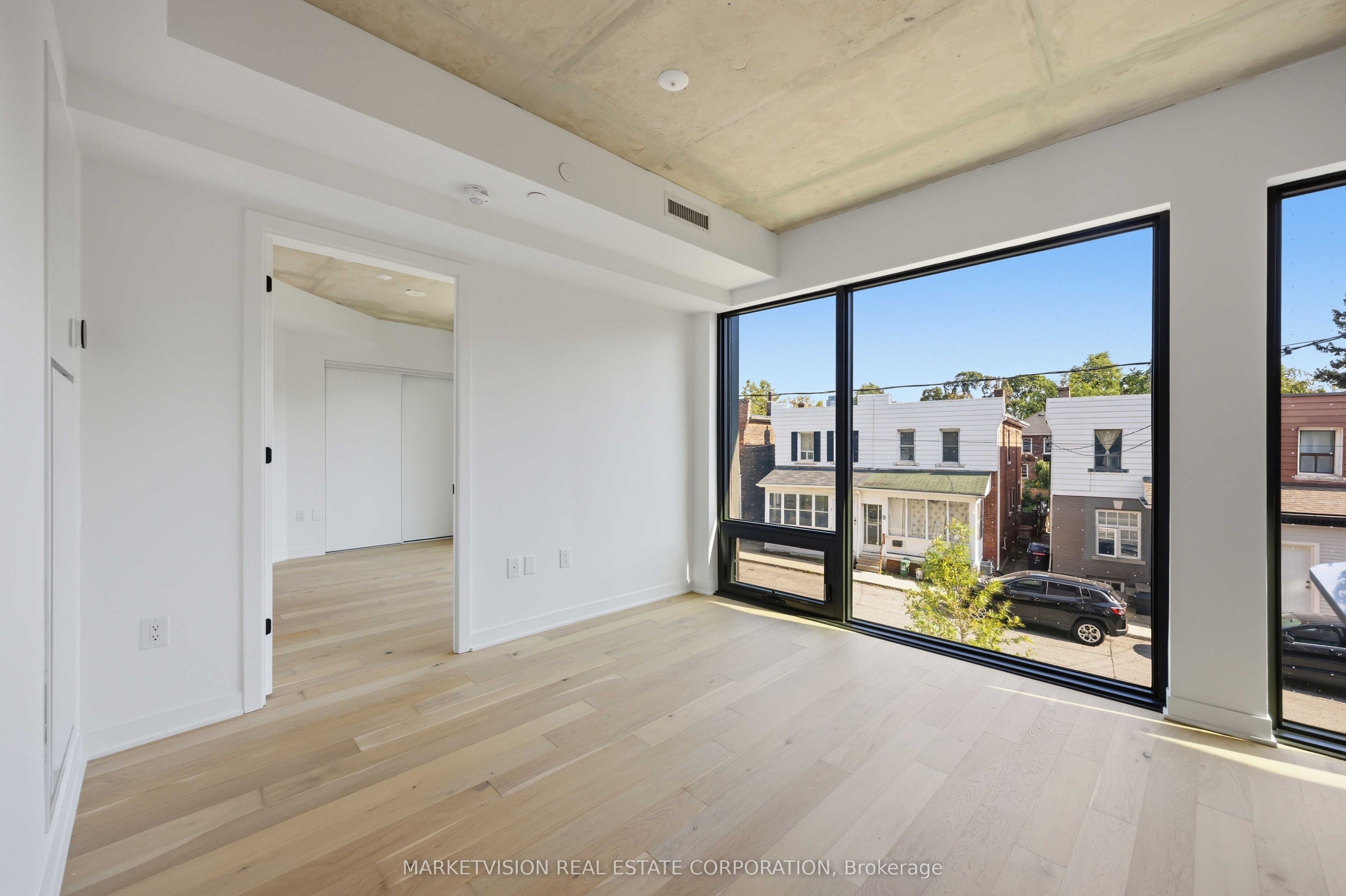 2625 Dundas Street W 204, Toronto, ON M6P 0C5 photo 5
