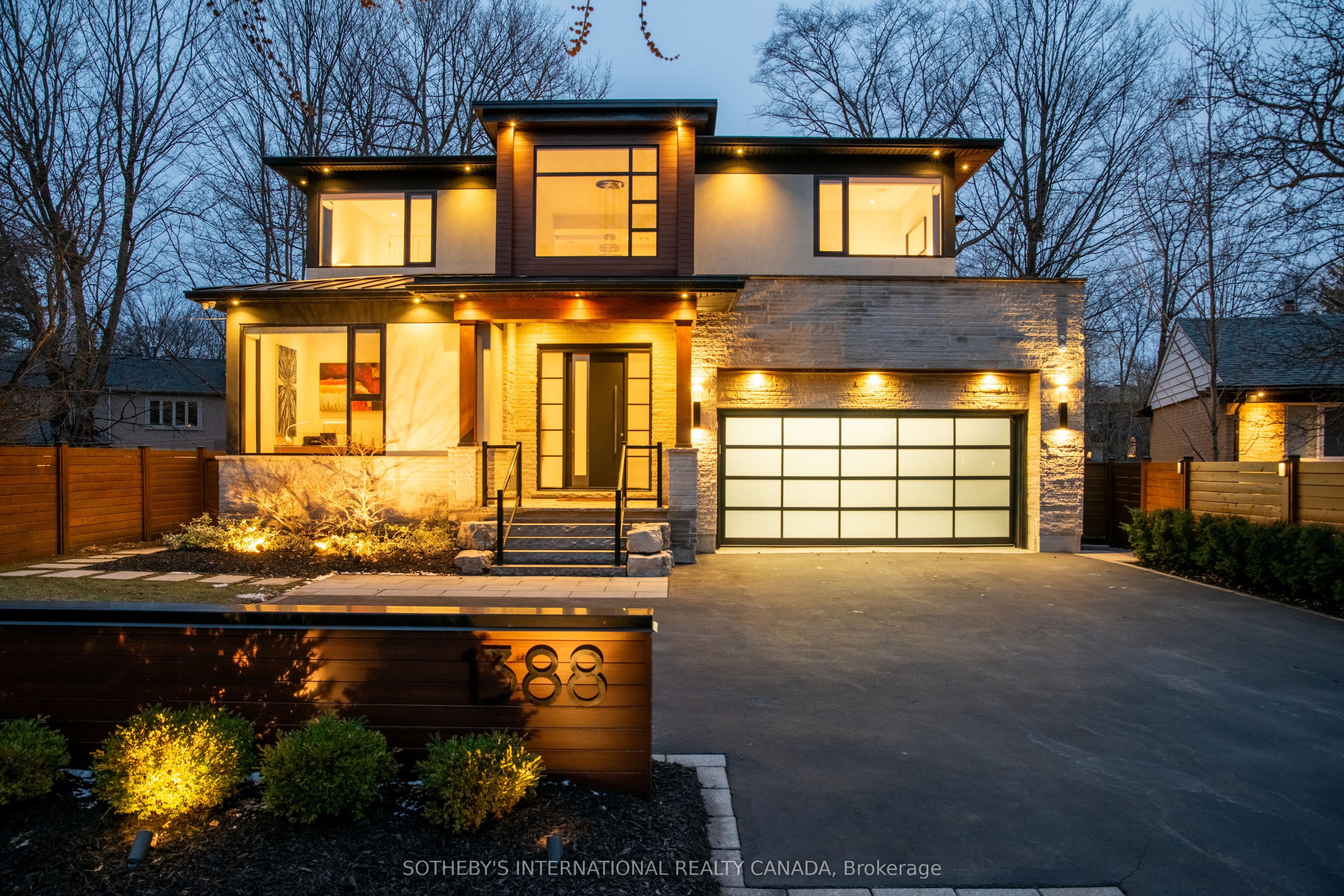 1388 Acton Crescent, Oakville, ON L6J 2S5 photo 2