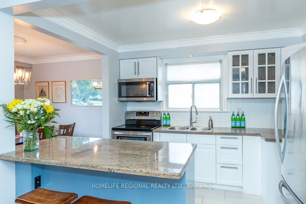 128 The Westway, Toronto, ON M9P 2B9 photo 5