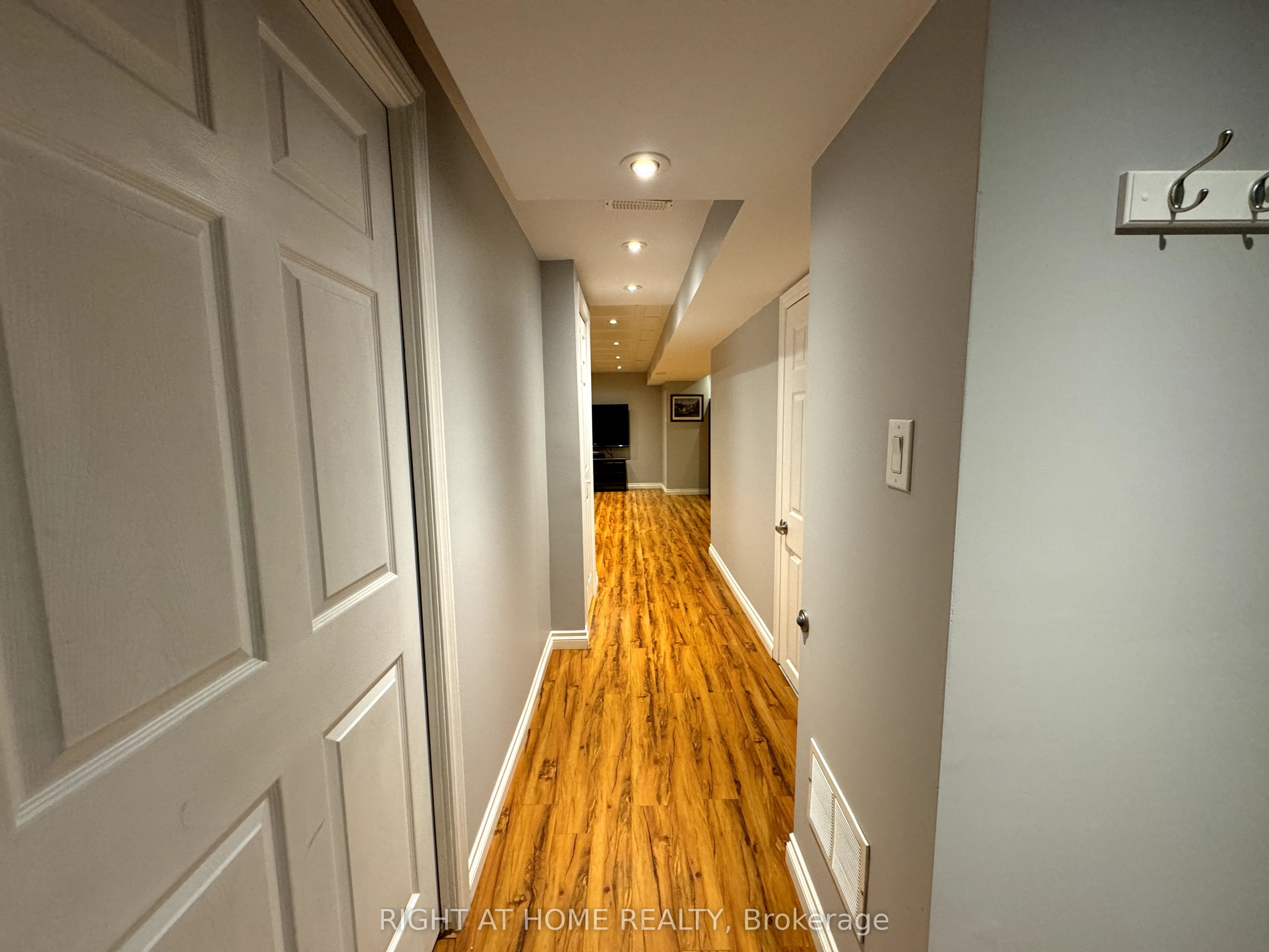 4808 Lighthouse Court BSMT, Mississauga, ON L5R 0A4 photo 2