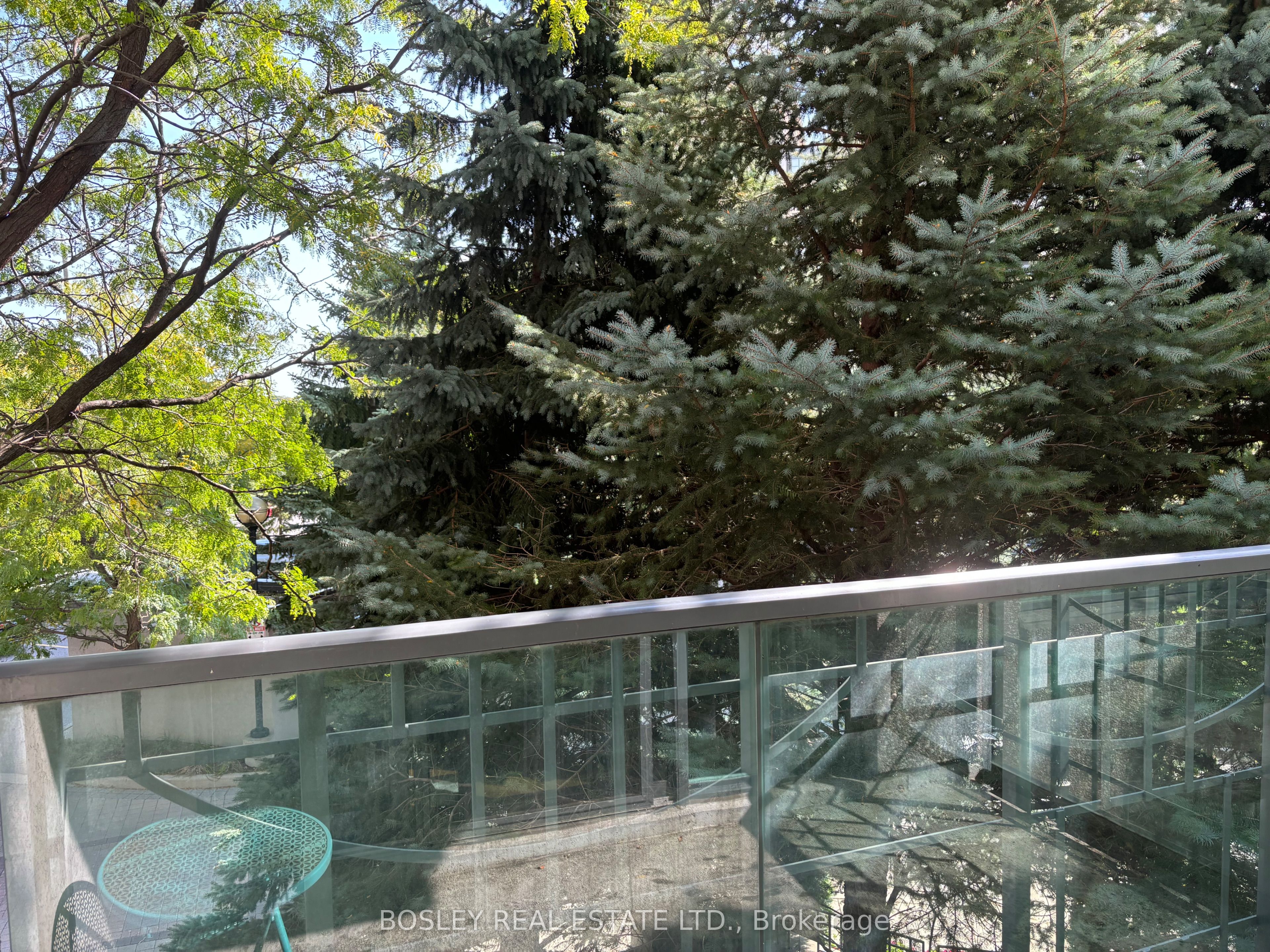 38 Fontenay Court 207, Toronto, ON M9A 5H5 photo 2