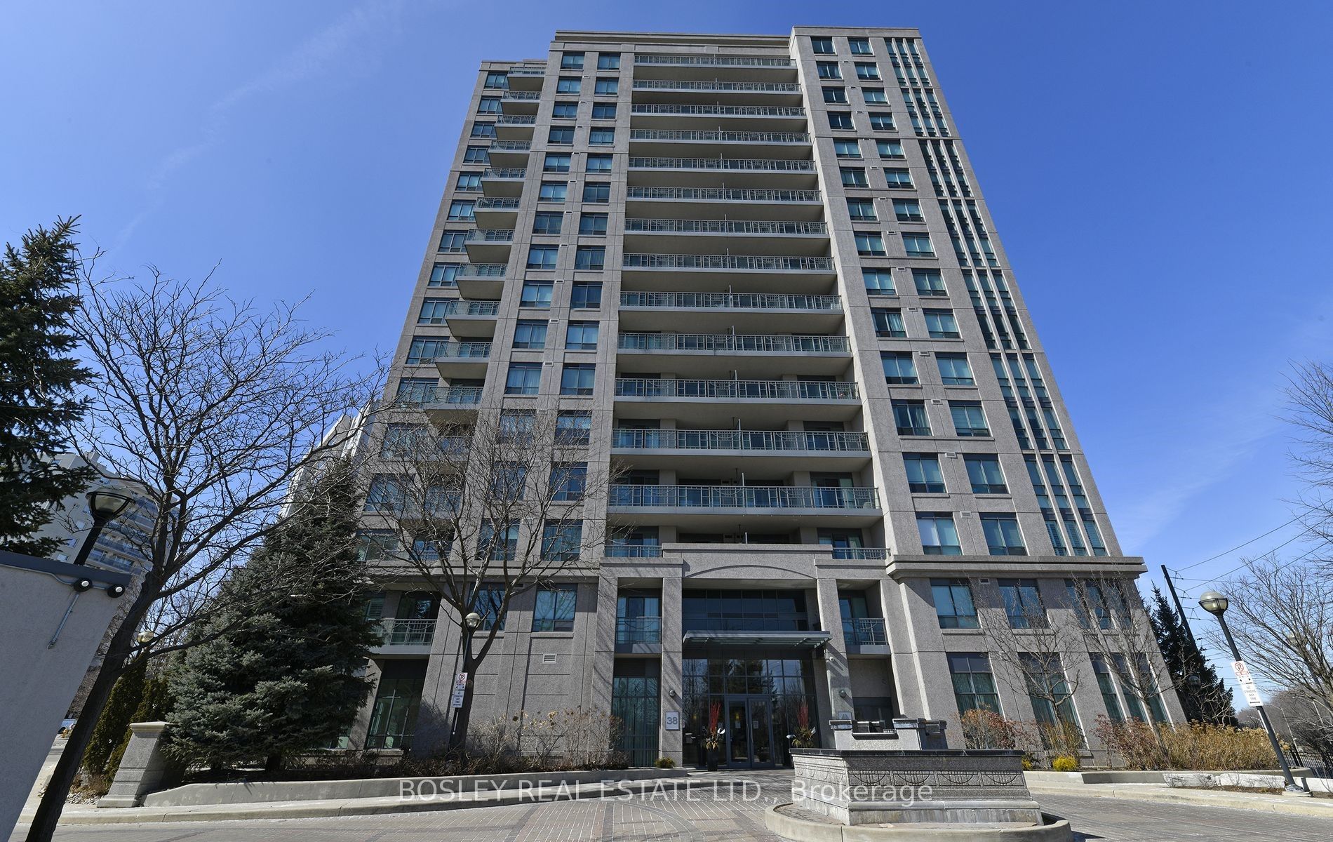 38 Fontenay Court 207, Toronto, ON M9A 5H5 photo 3