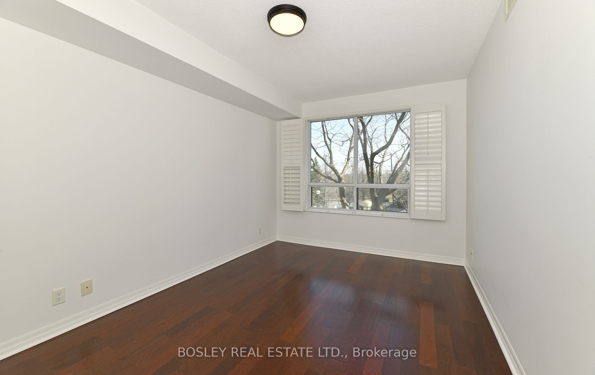38 Fontenay Court 207, Toronto, ON M9A 5H5 photo 4