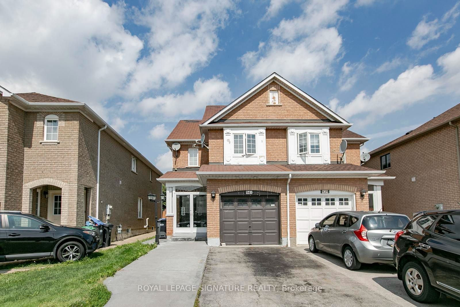 941 Mandolin Place, Mississauga, ON L5W 1S3 photo 2