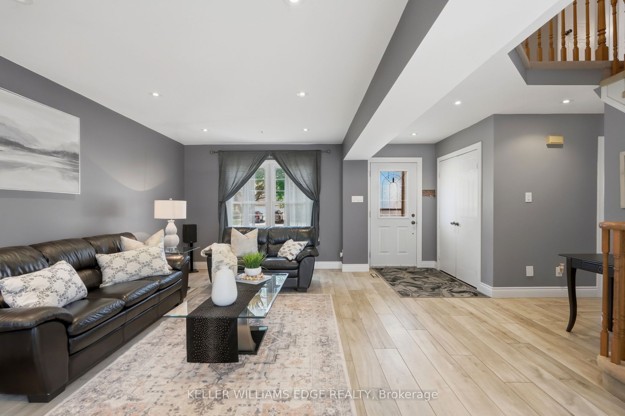 2055 Hunters Wood Drive, Burlington, ON L7M 2T9 photo 3