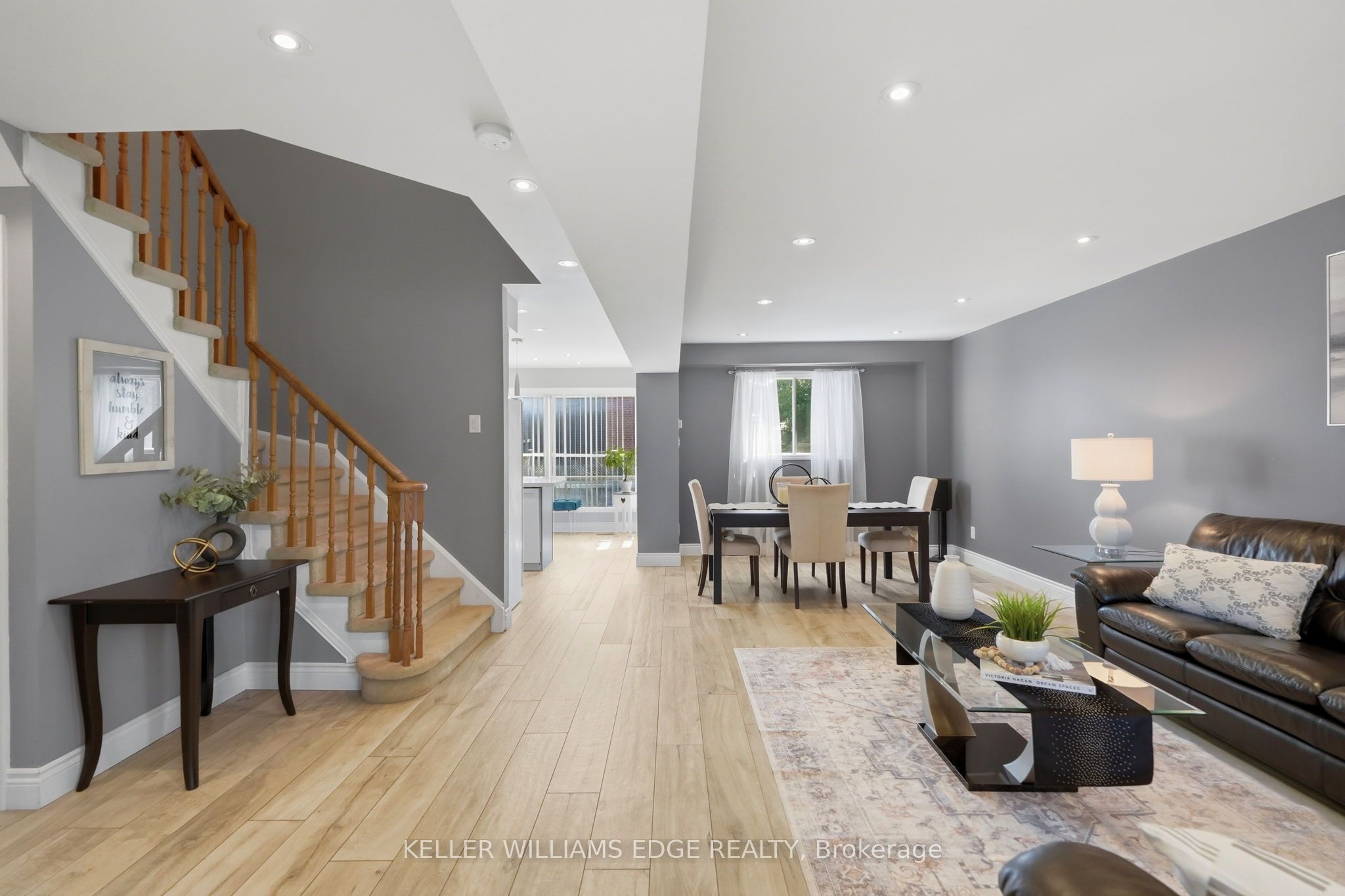 2055 Hunters Wood Drive, Burlington, ON L7M 2T9 photo 5