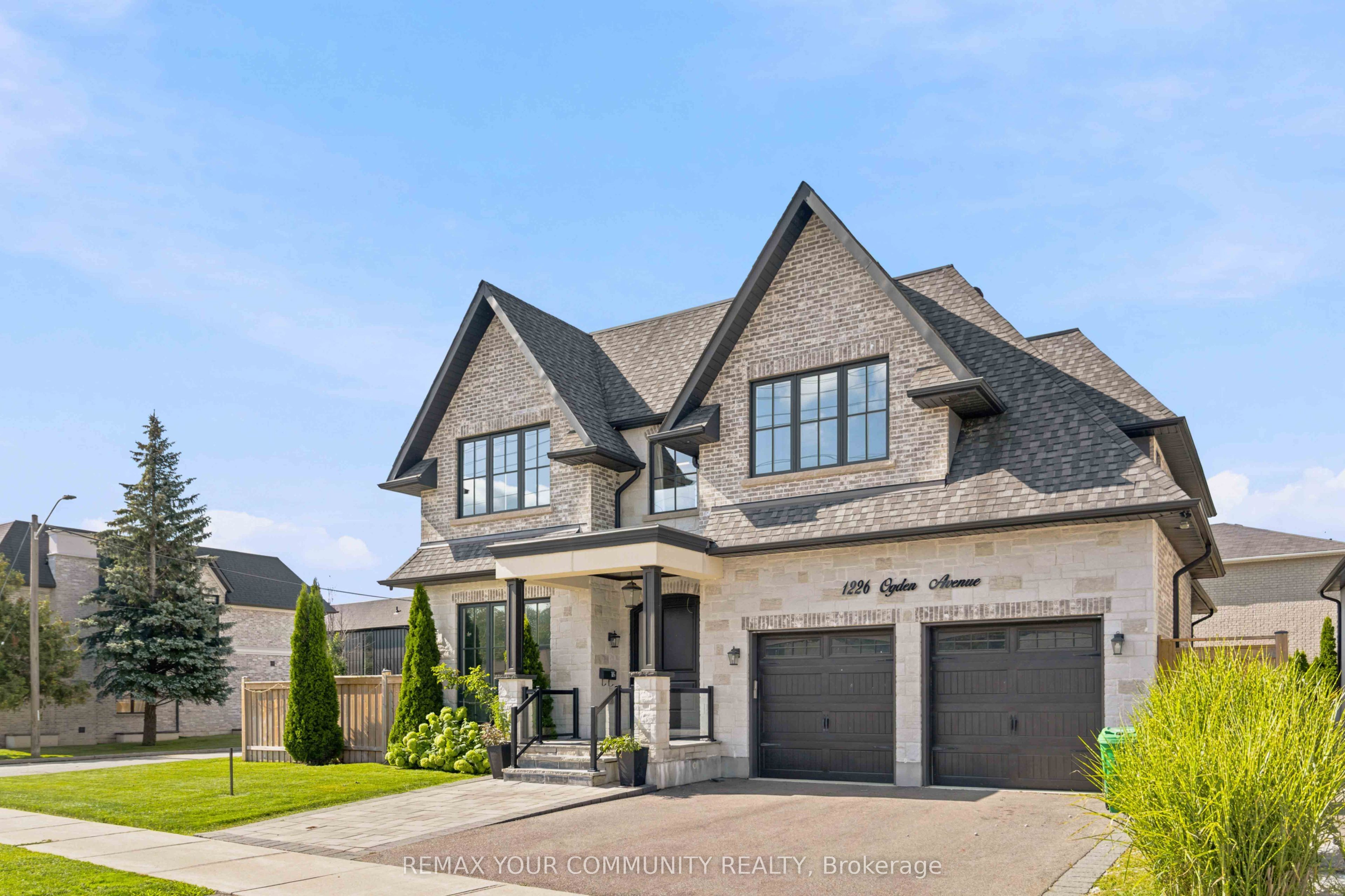 1226 Ogden Avenue, Mississauga, ON L5E 2H4 photo 2
