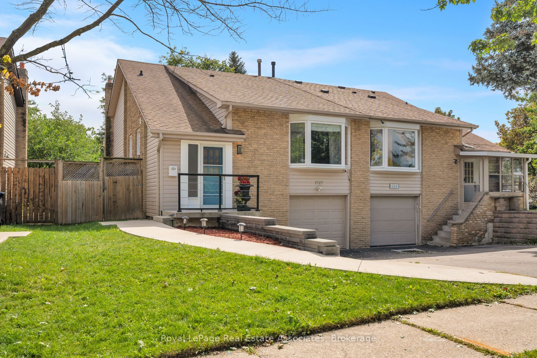 2727 Bucklepost Crescent, Mississauga, ON L5N 1X6 photo 2