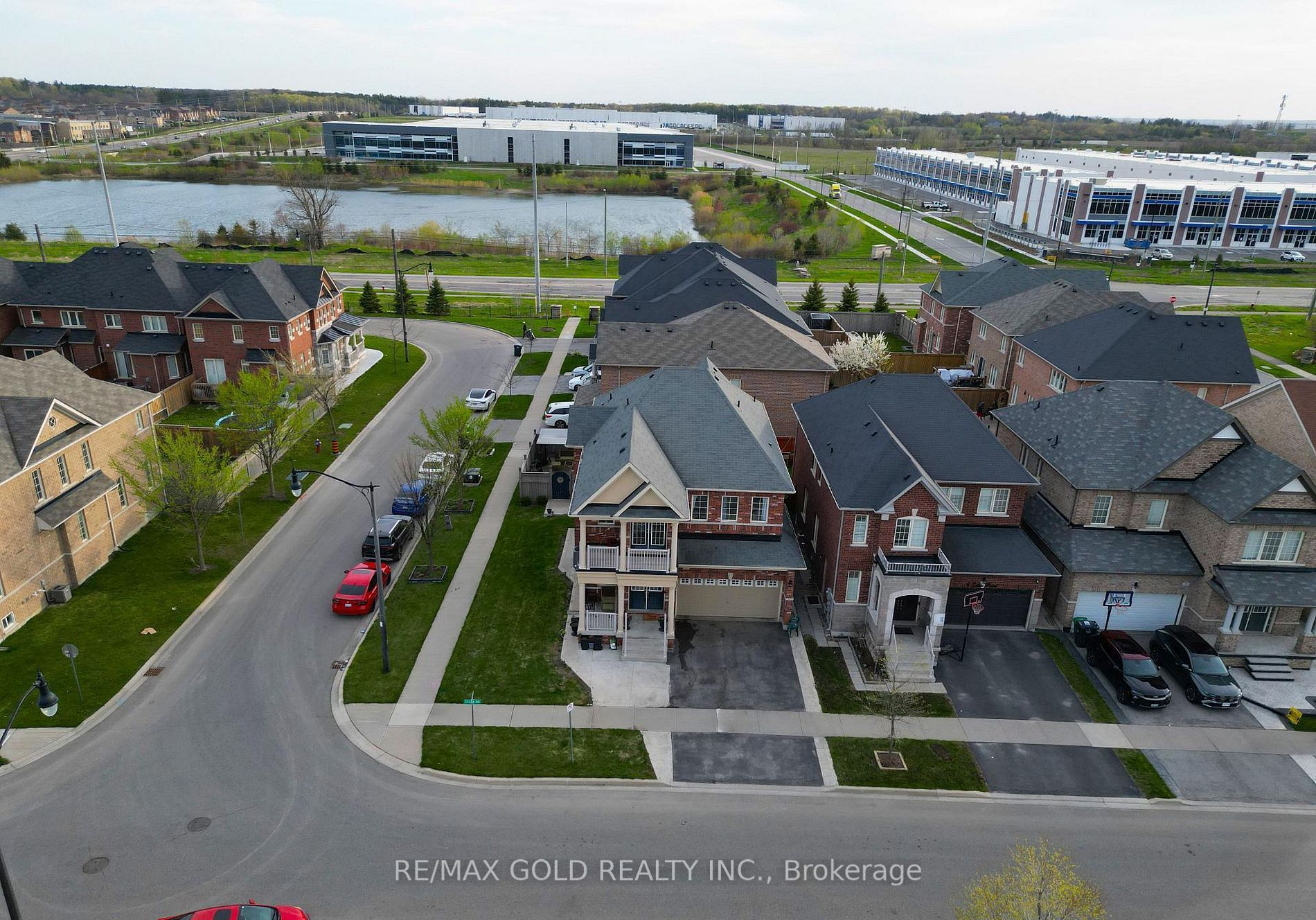 8 Zelda Road, Brampton, ON L6R 3V9