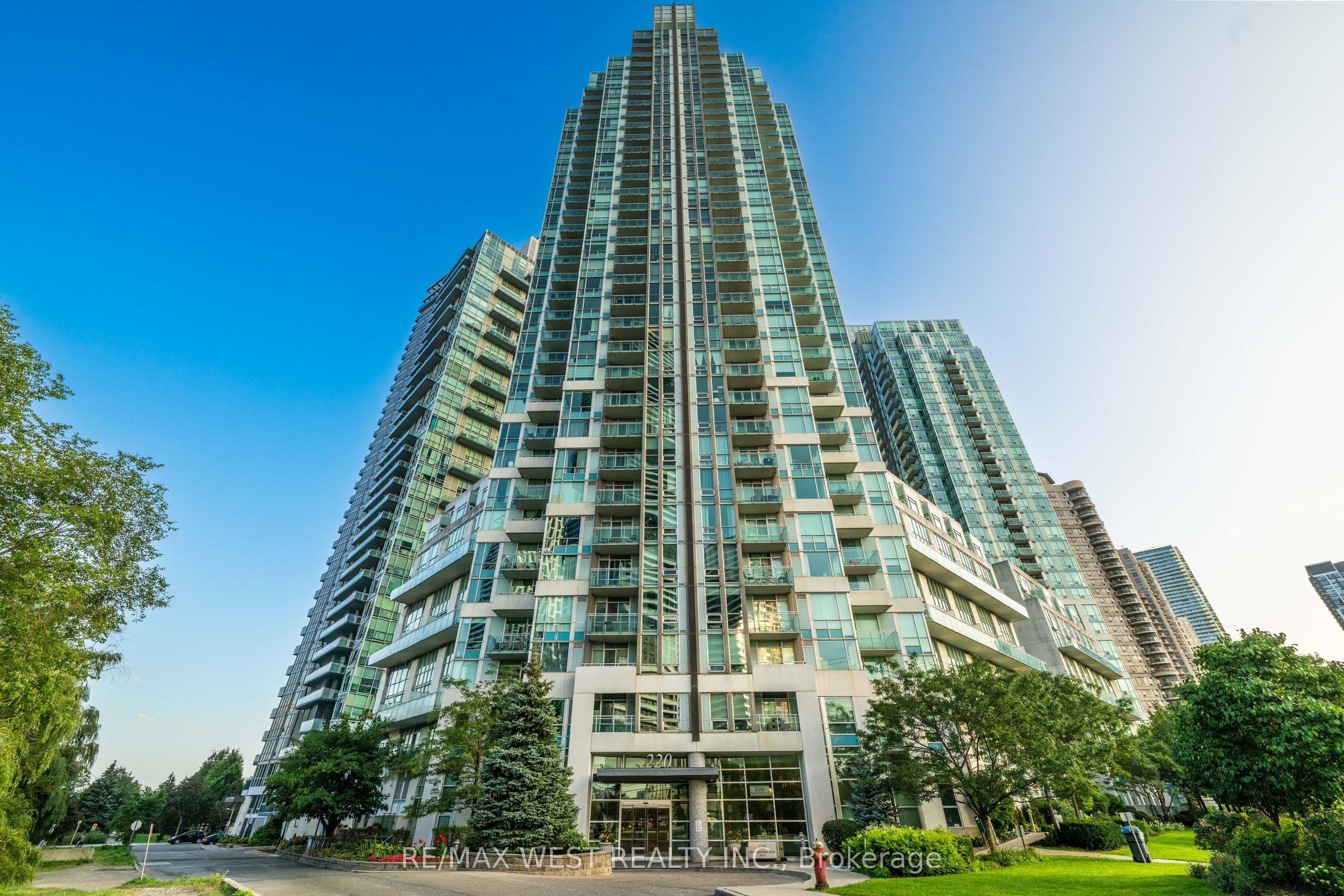 220 Burnhamthorpe Road W 1710, Mississauga, ON L5B 4N4